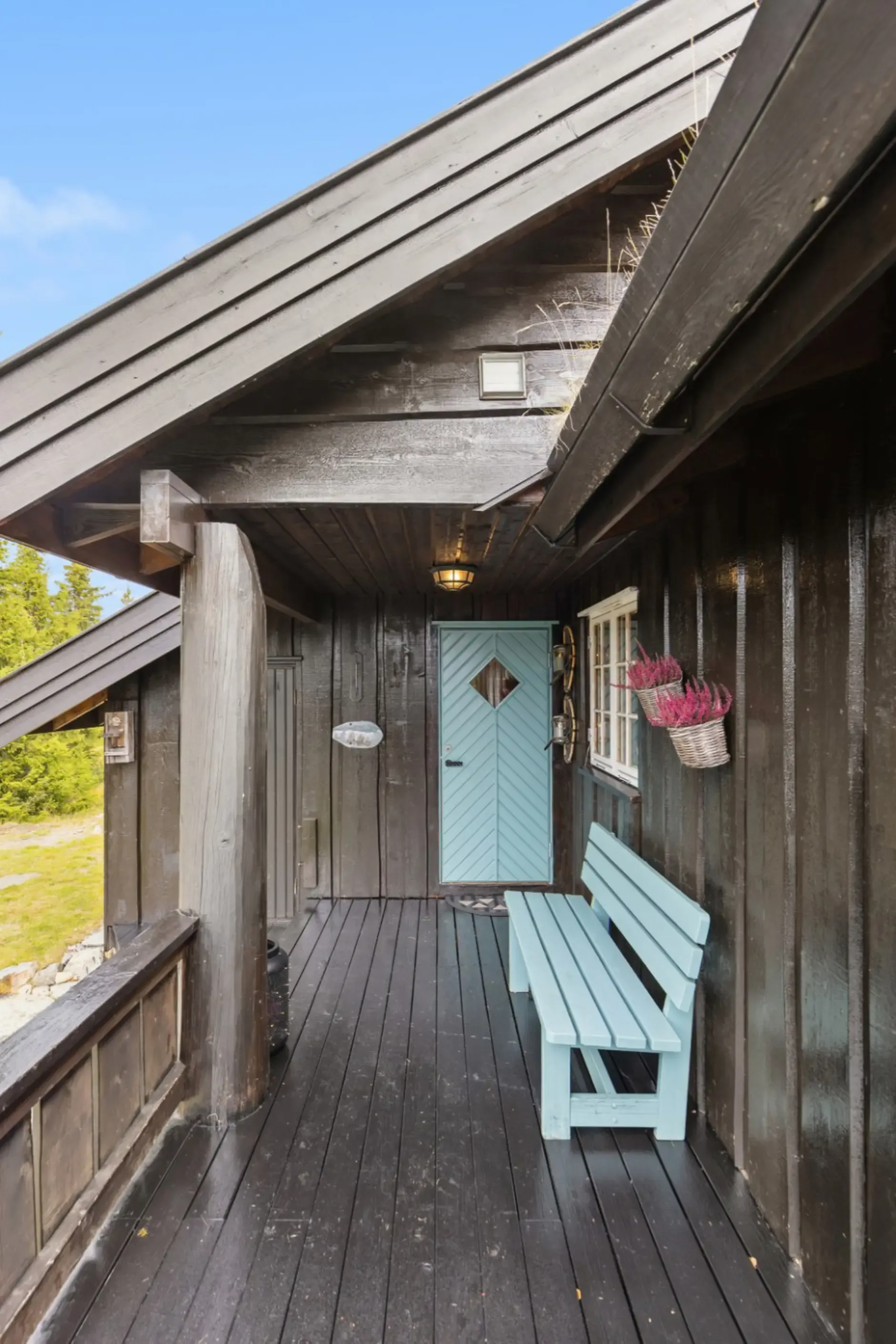 Contemporary 3-Bedroom Country House with Expansive Terrace in Eggedal - View image 8 of 31