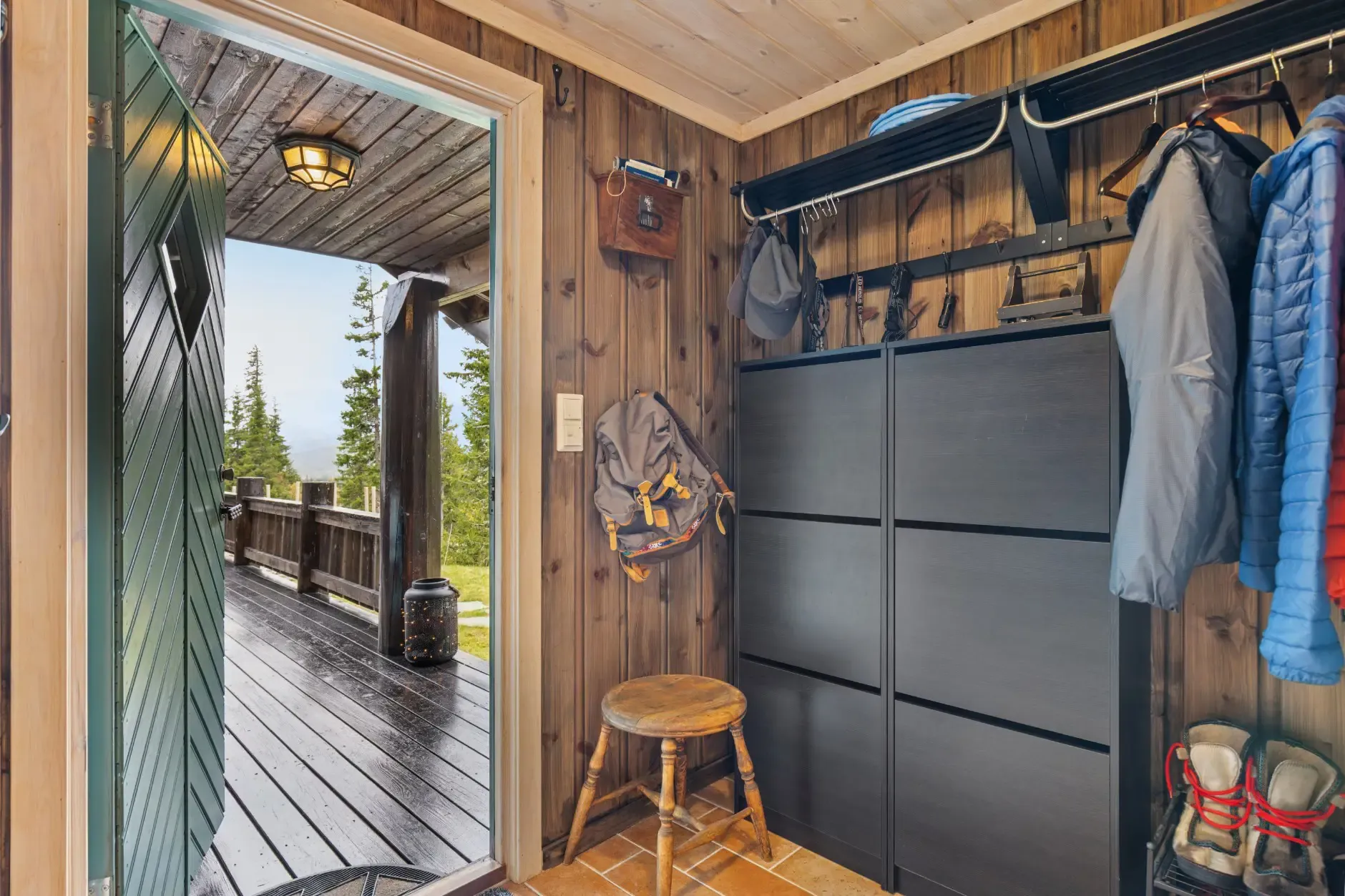 Contemporary 3-Bedroom Country House with Expansive Terrace in Eggedal - View image 9 of 31