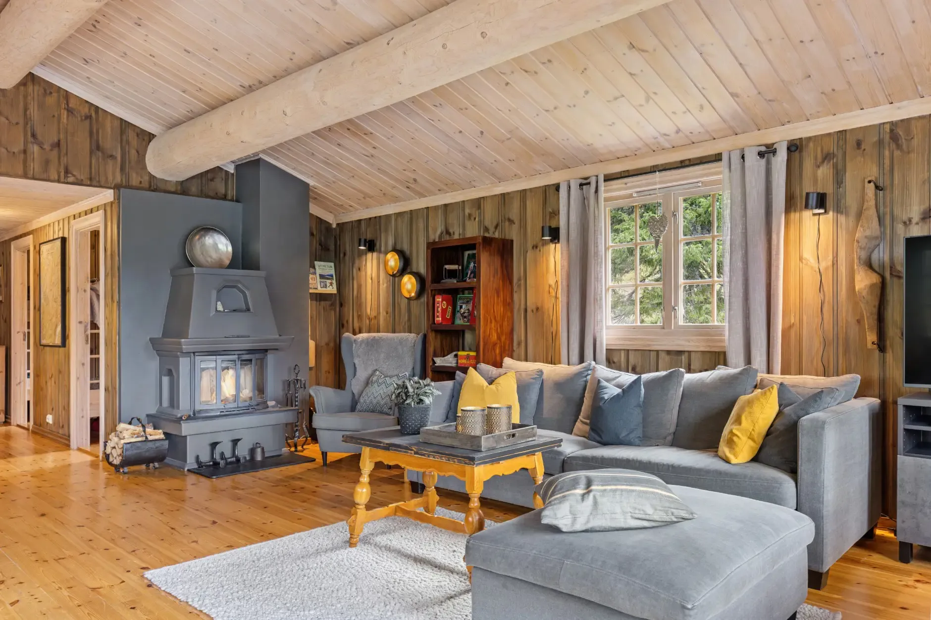 Contemporary 3-Bedroom Country House with Expansive Terrace in Eggedal - View image 11 of 31