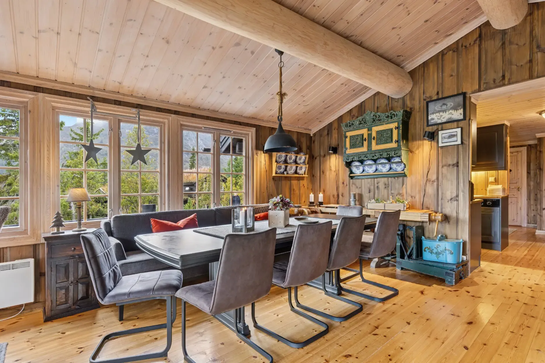 Contemporary 3-Bedroom Country House with Expansive Terrace in Eggedal - View image 17 of 31