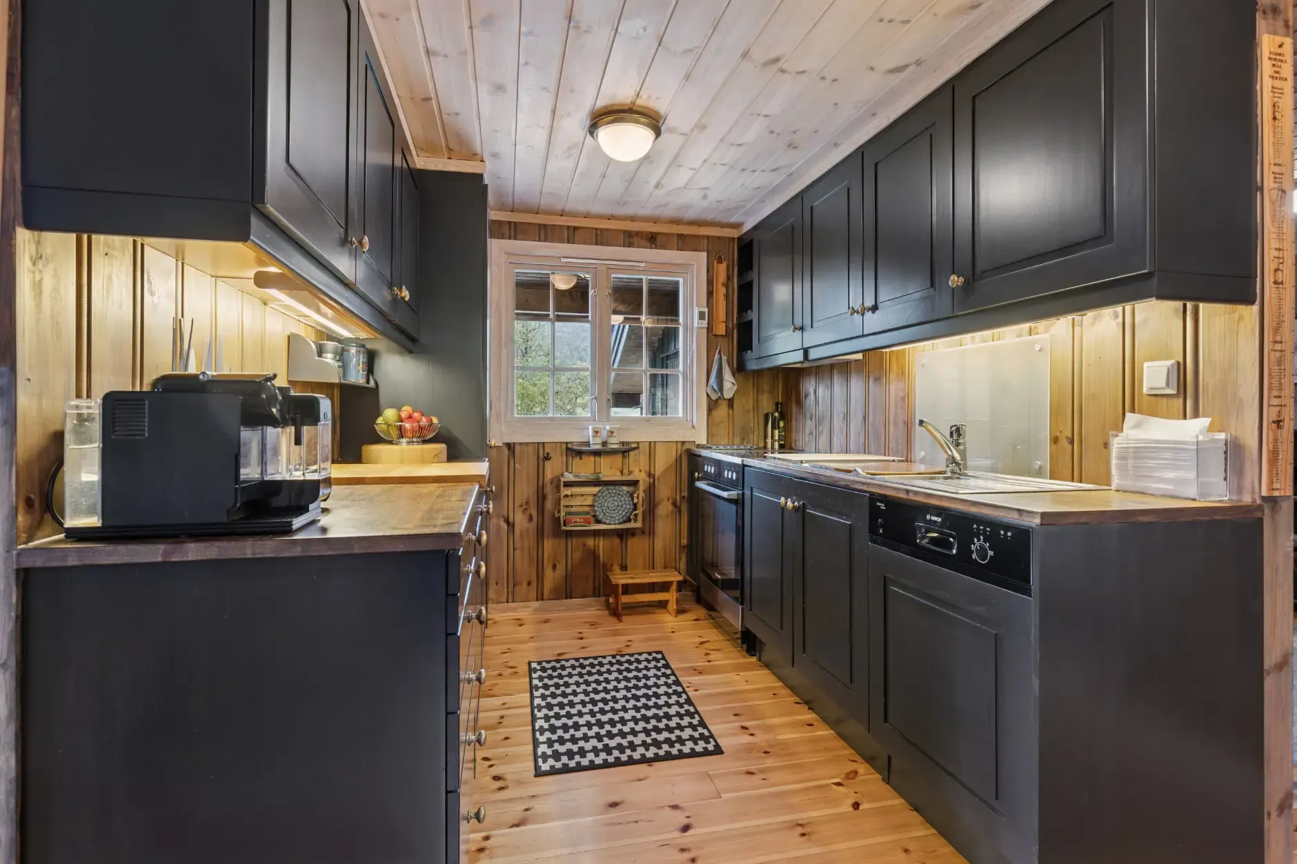 Contemporary 3-Bedroom Country House with Expansive Terrace in Eggedal - View image 18 of 31