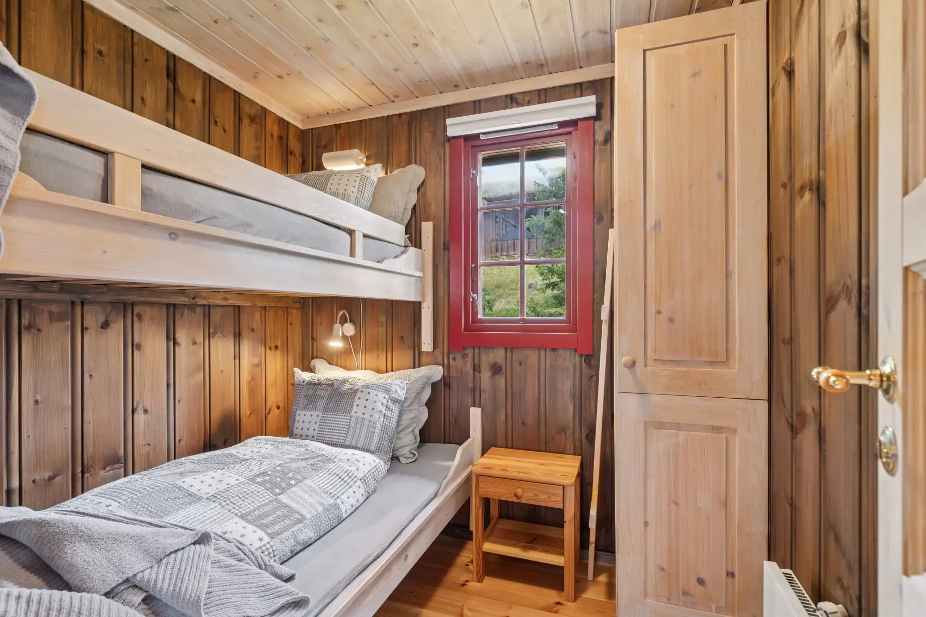 Contemporary 3-Bedroom Country House with Expansive Terrace in Eggedal - View image 22 of 31