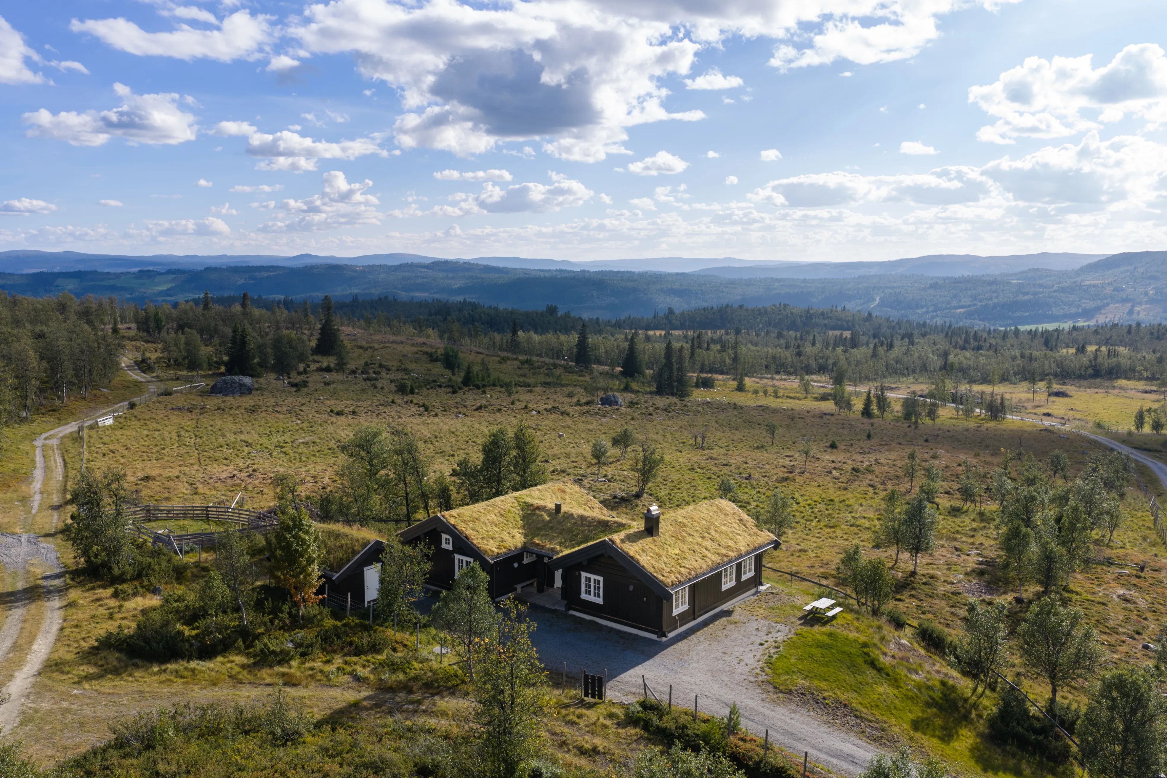 Spacious 4-Bedroom Cabin with Mountain Vistas in Hallingdal, Norway - Image 2