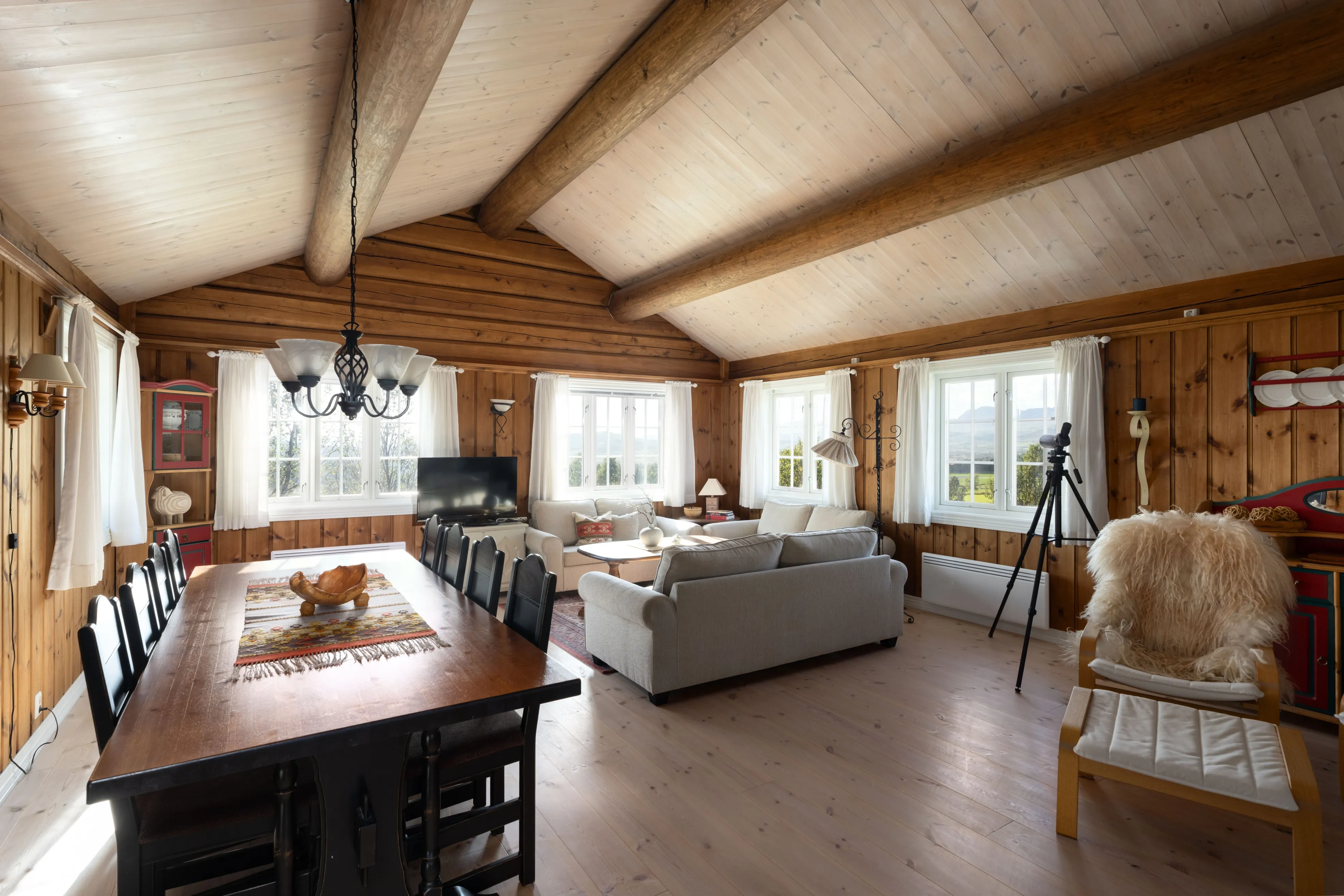 Spacious 4-Bedroom Cabin with Mountain Vistas in Hallingdal, Norway - View image 6 of 37