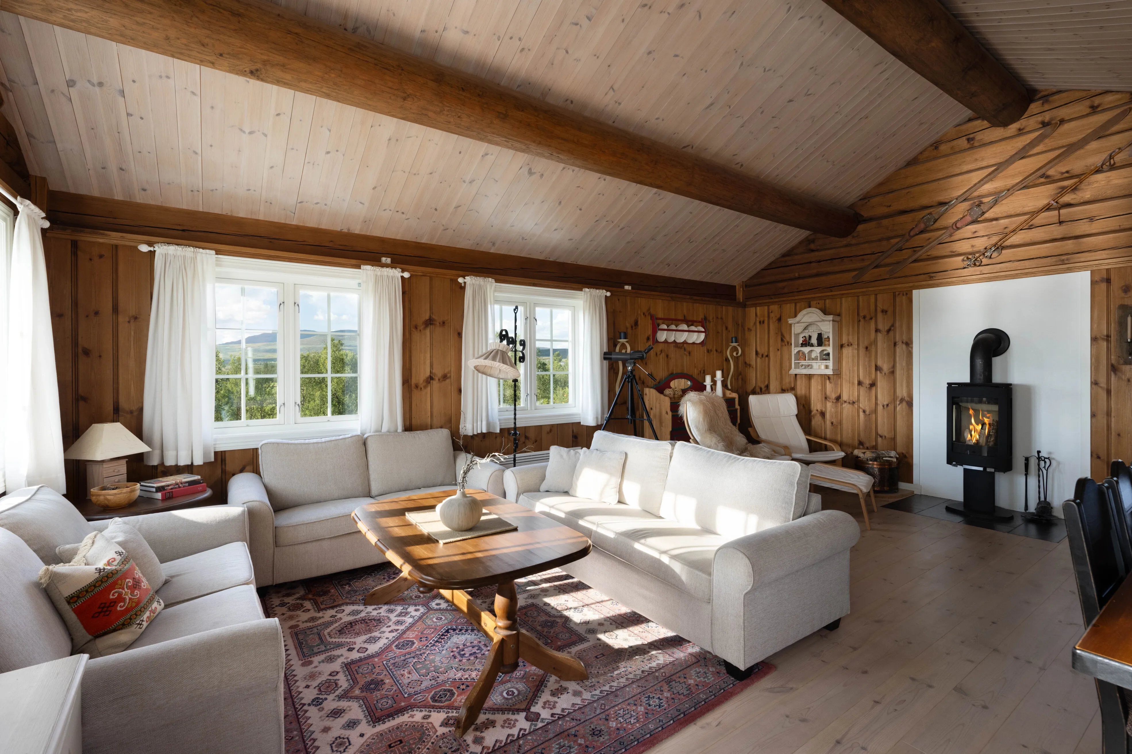 Spacious 4-Bedroom Cabin with Mountain Vistas in Hallingdal, Norway - View image 7 of 37