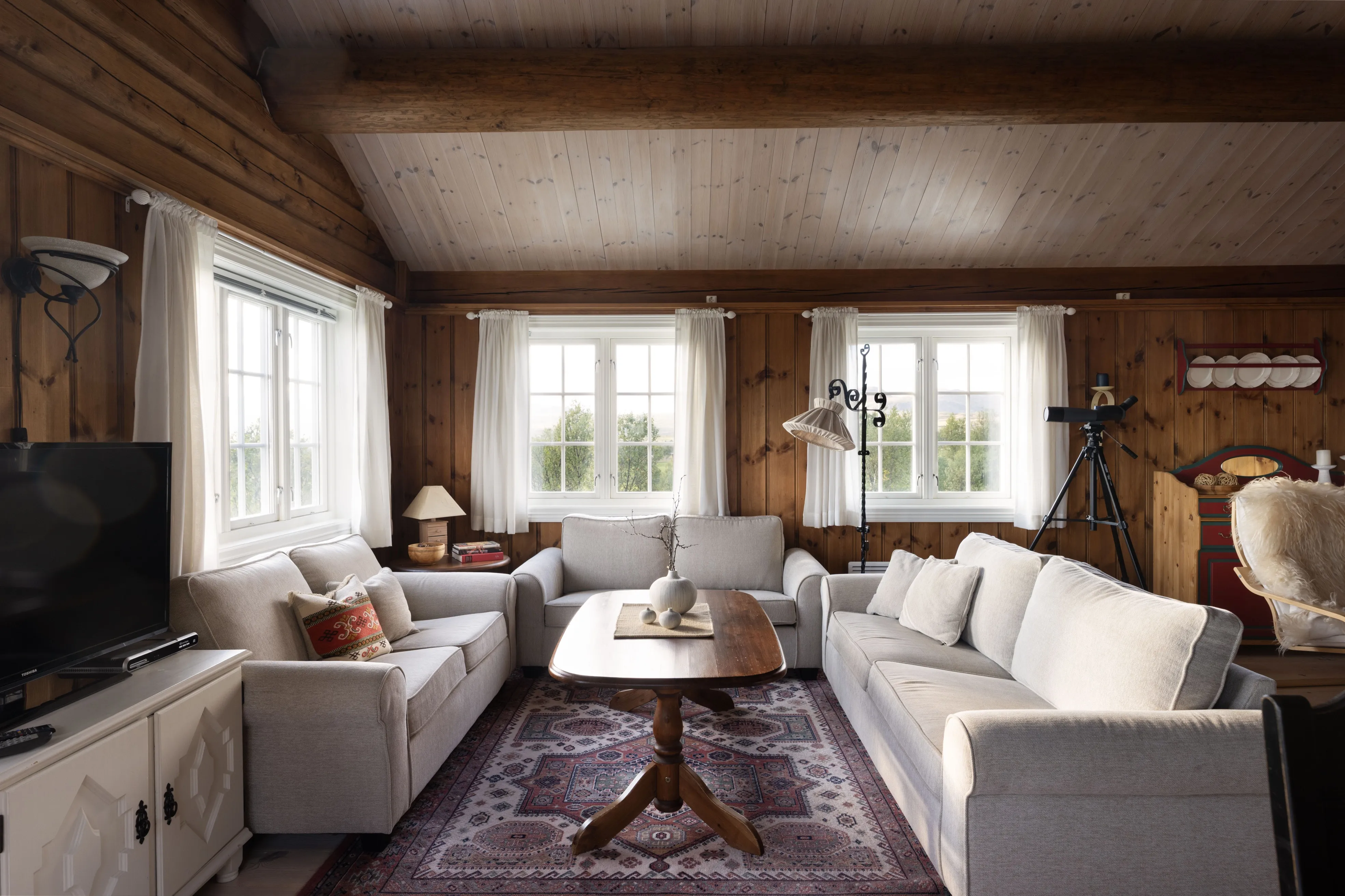 Spacious 4-Bedroom Cabin with Mountain Vistas in Hallingdal, Norway - View image 8 of 37