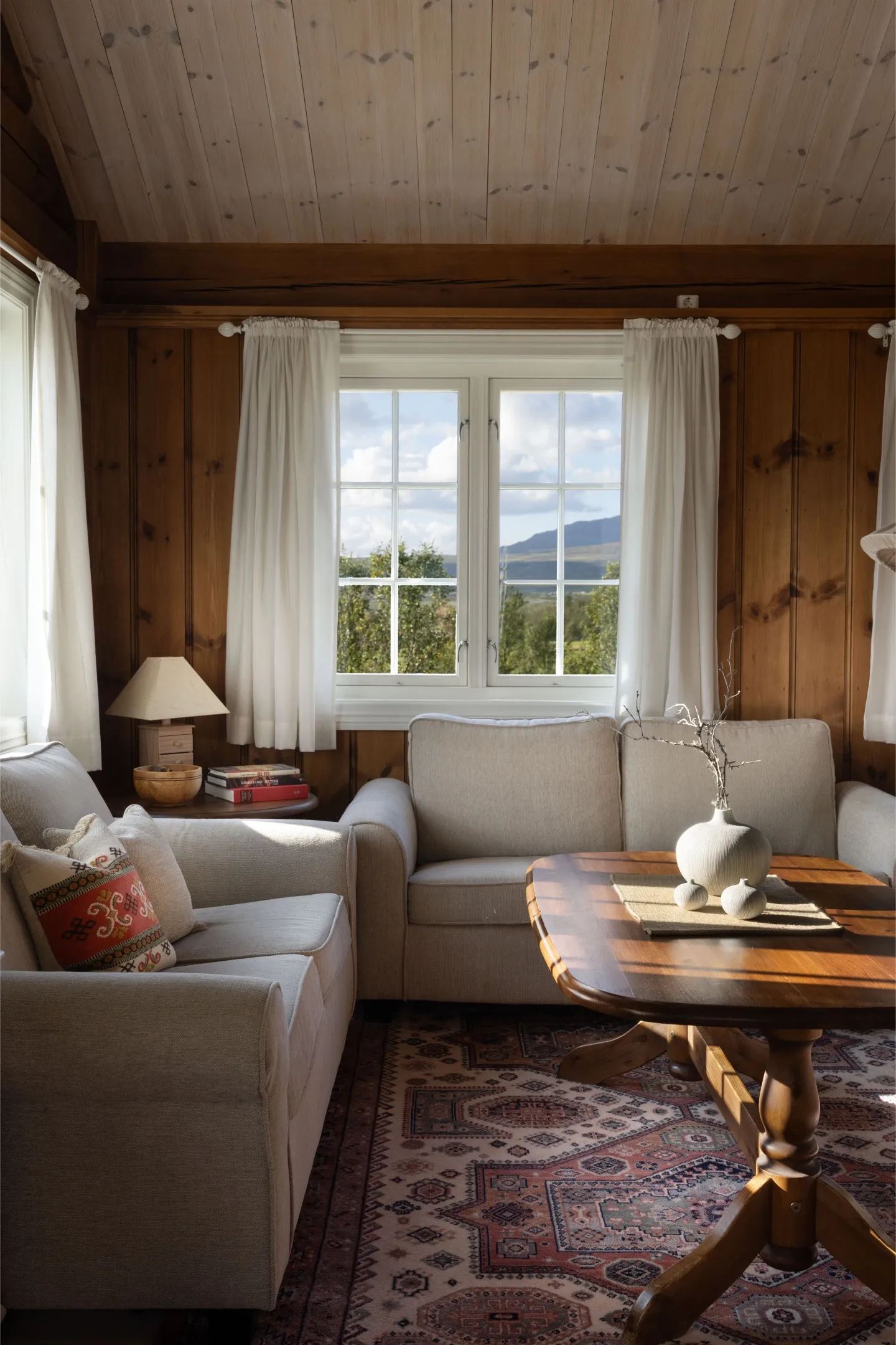Spacious 4-Bedroom Cabin with Mountain Vistas in Hallingdal, Norway - View image 9 of 37