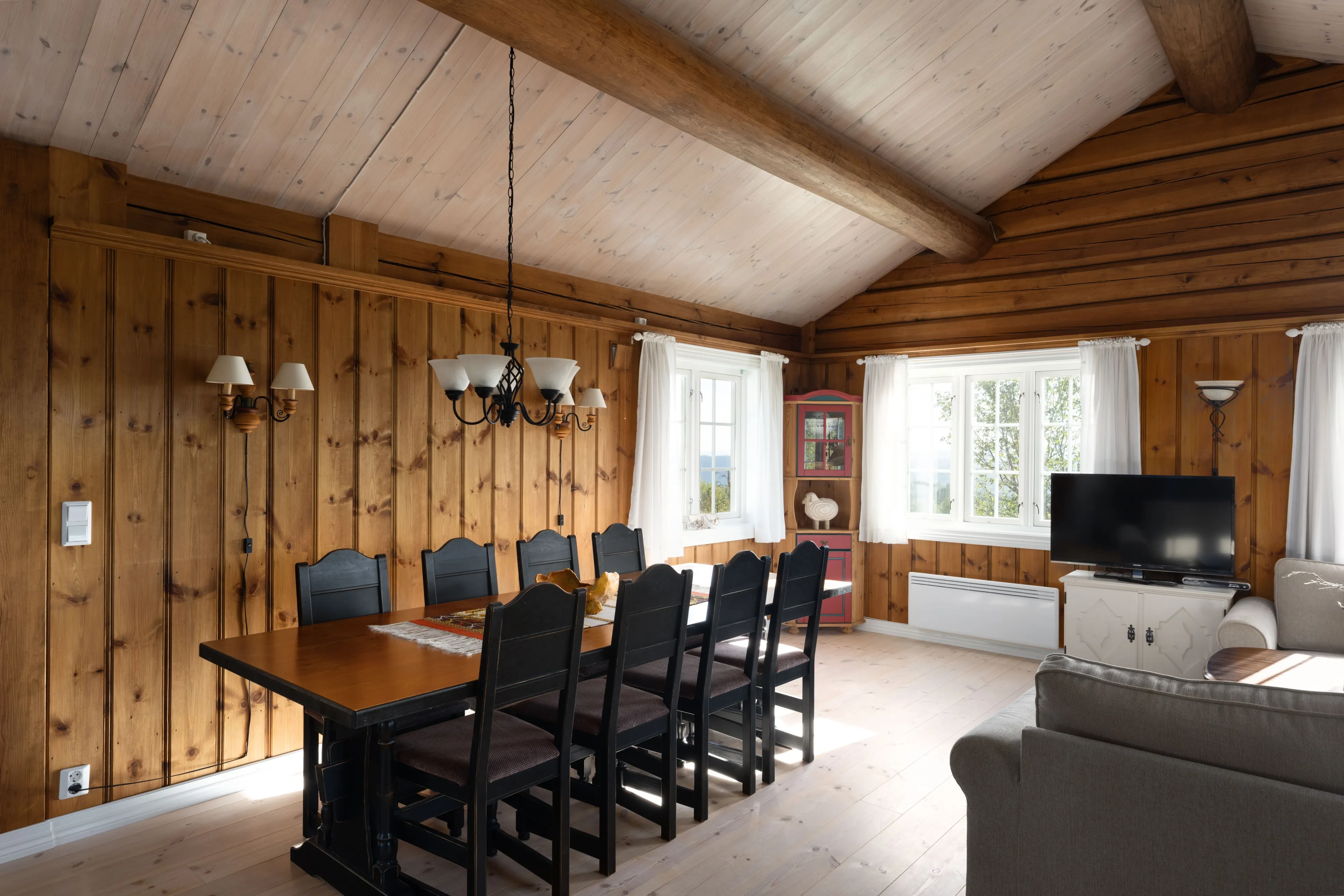 Spacious 4-Bedroom Cabin with Mountain Vistas in Hallingdal, Norway - View image 11 of 37