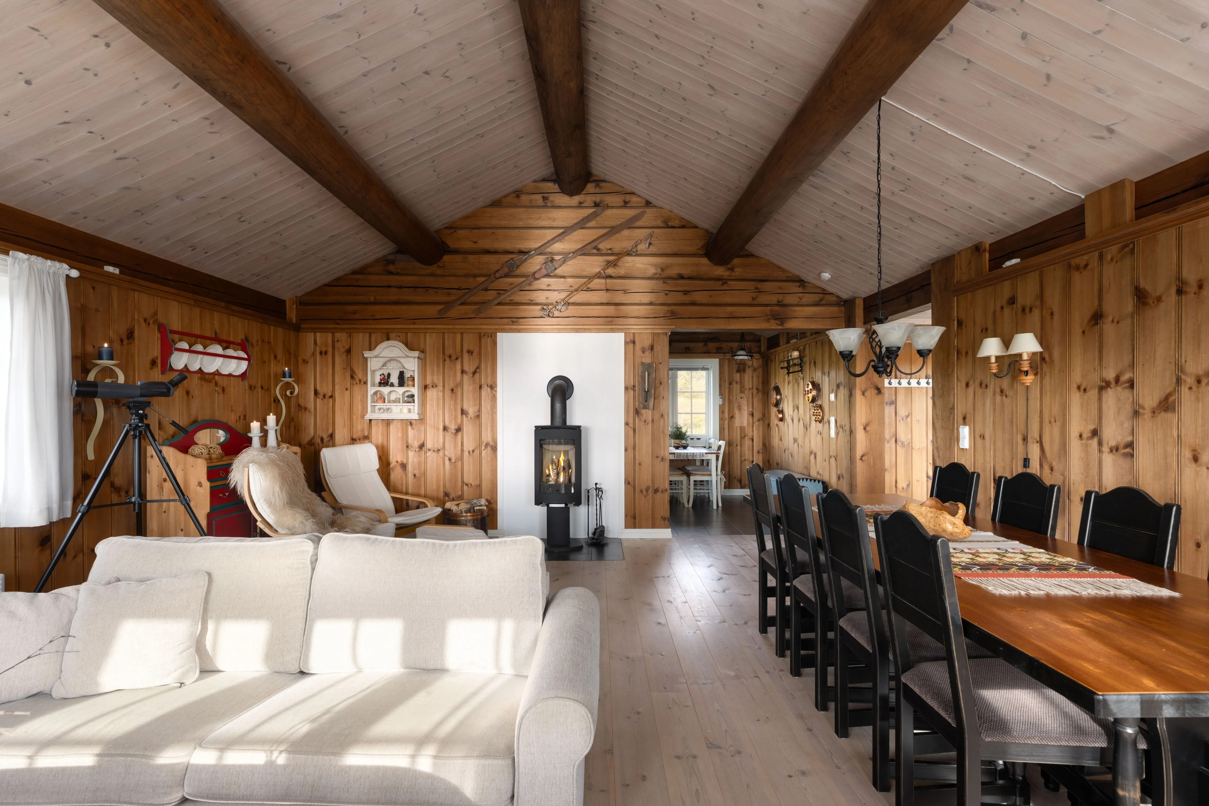Spacious 4-Bedroom Cabin with Mountain Vistas in Hallingdal, Norway - View image 12 of 37