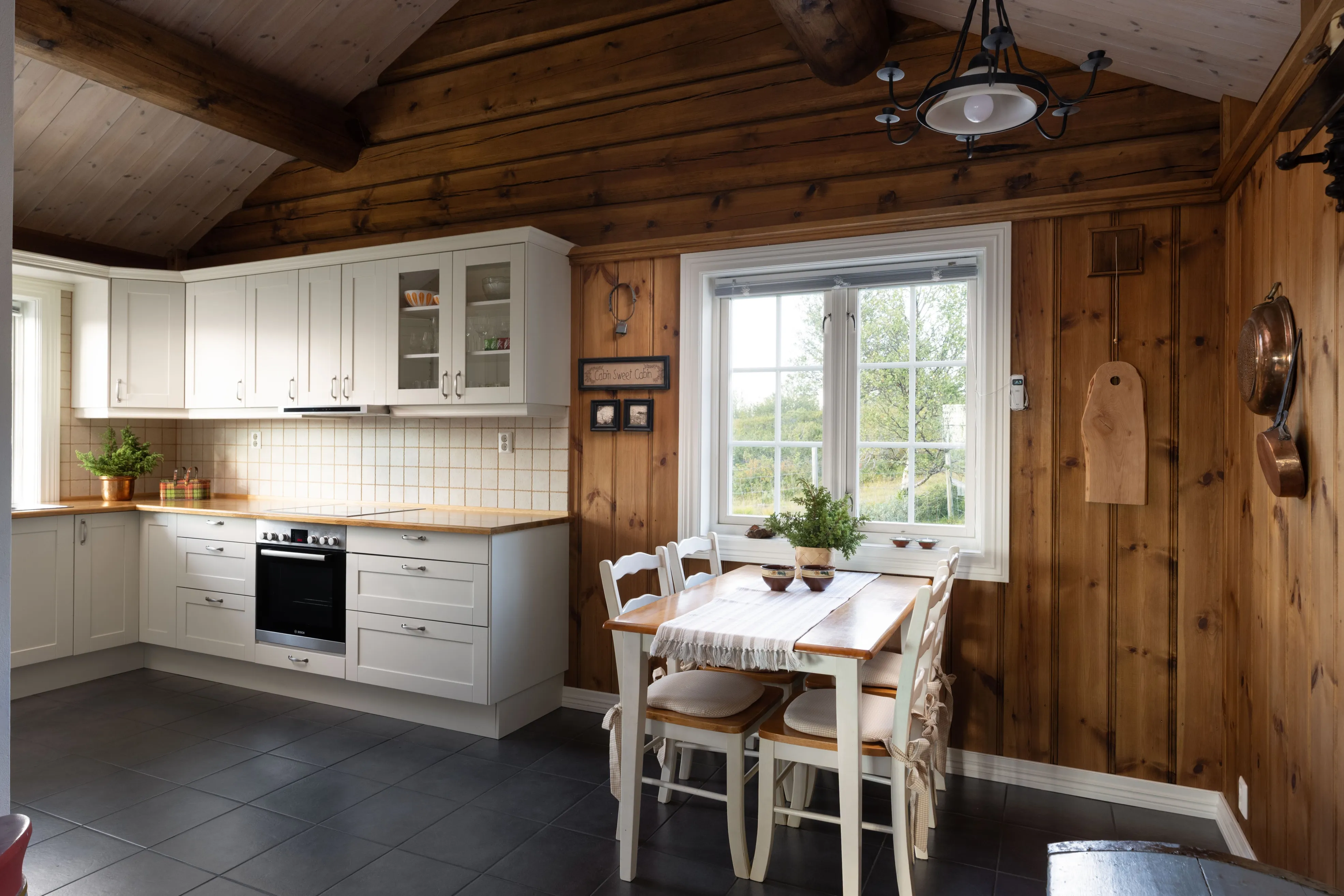 Spacious 4-Bedroom Cabin with Mountain Vistas in Hallingdal, Norway - View image 13 of 37