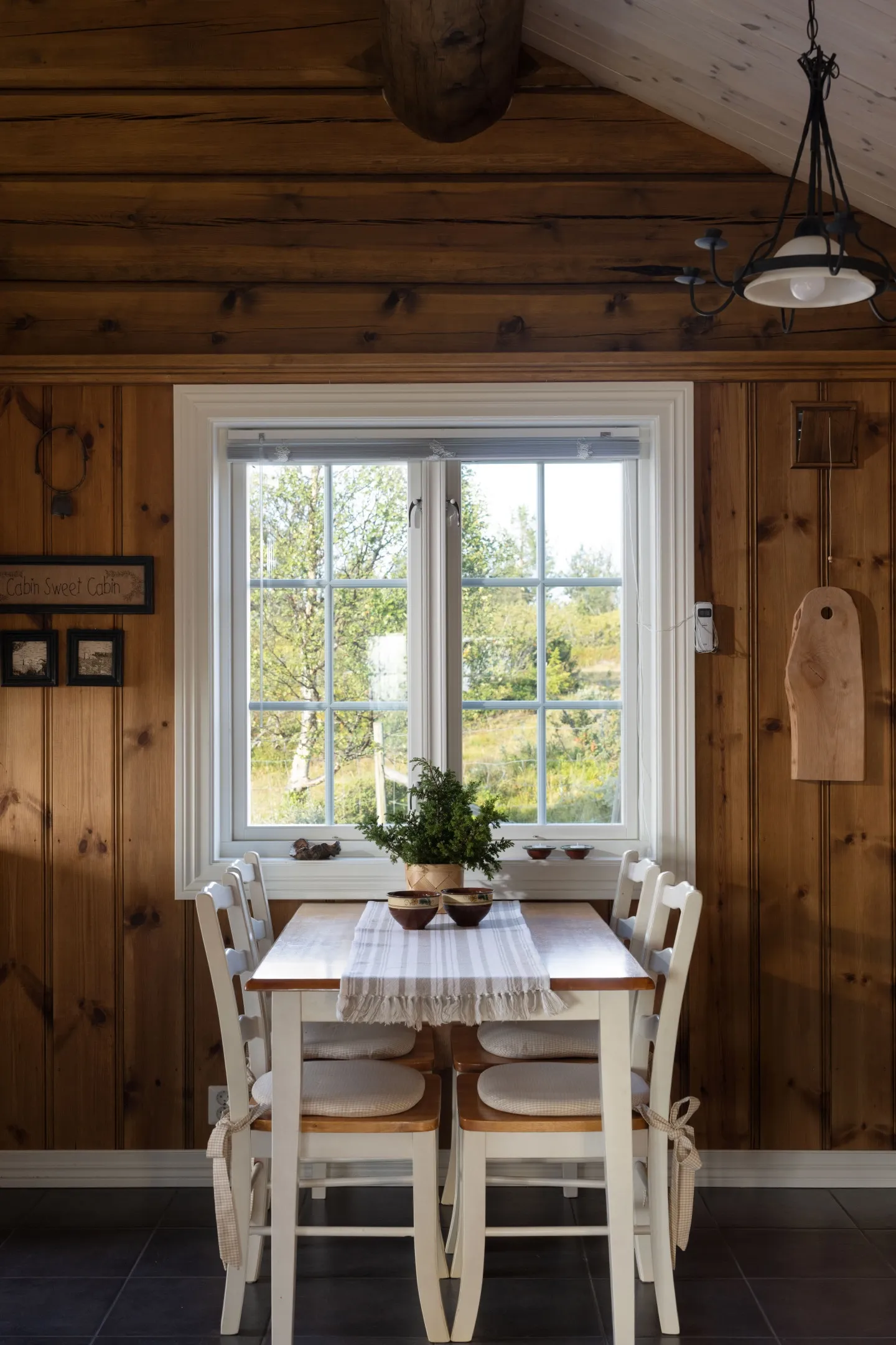 Spacious 4-Bedroom Cabin with Mountain Vistas in Hallingdal, Norway - View image 14 of 37