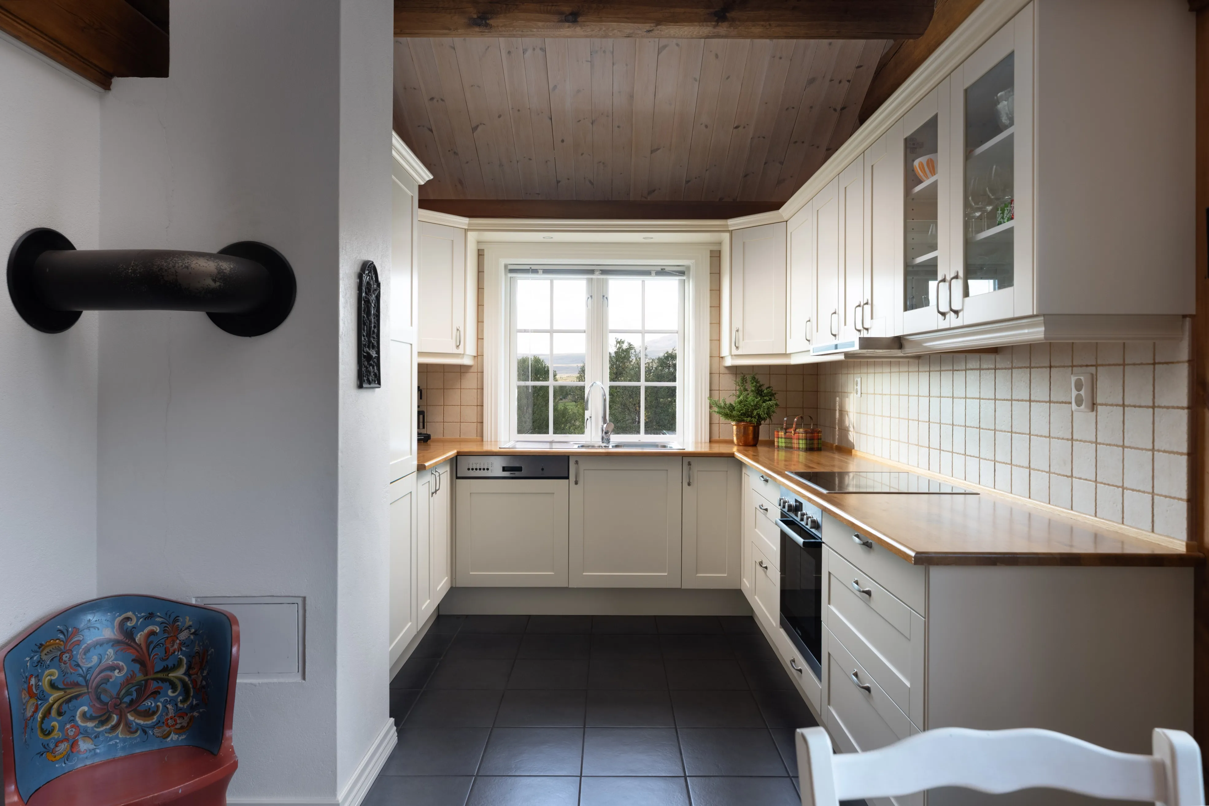 Spacious 4-Bedroom Cabin with Mountain Vistas in Hallingdal, Norway - View image 15 of 37