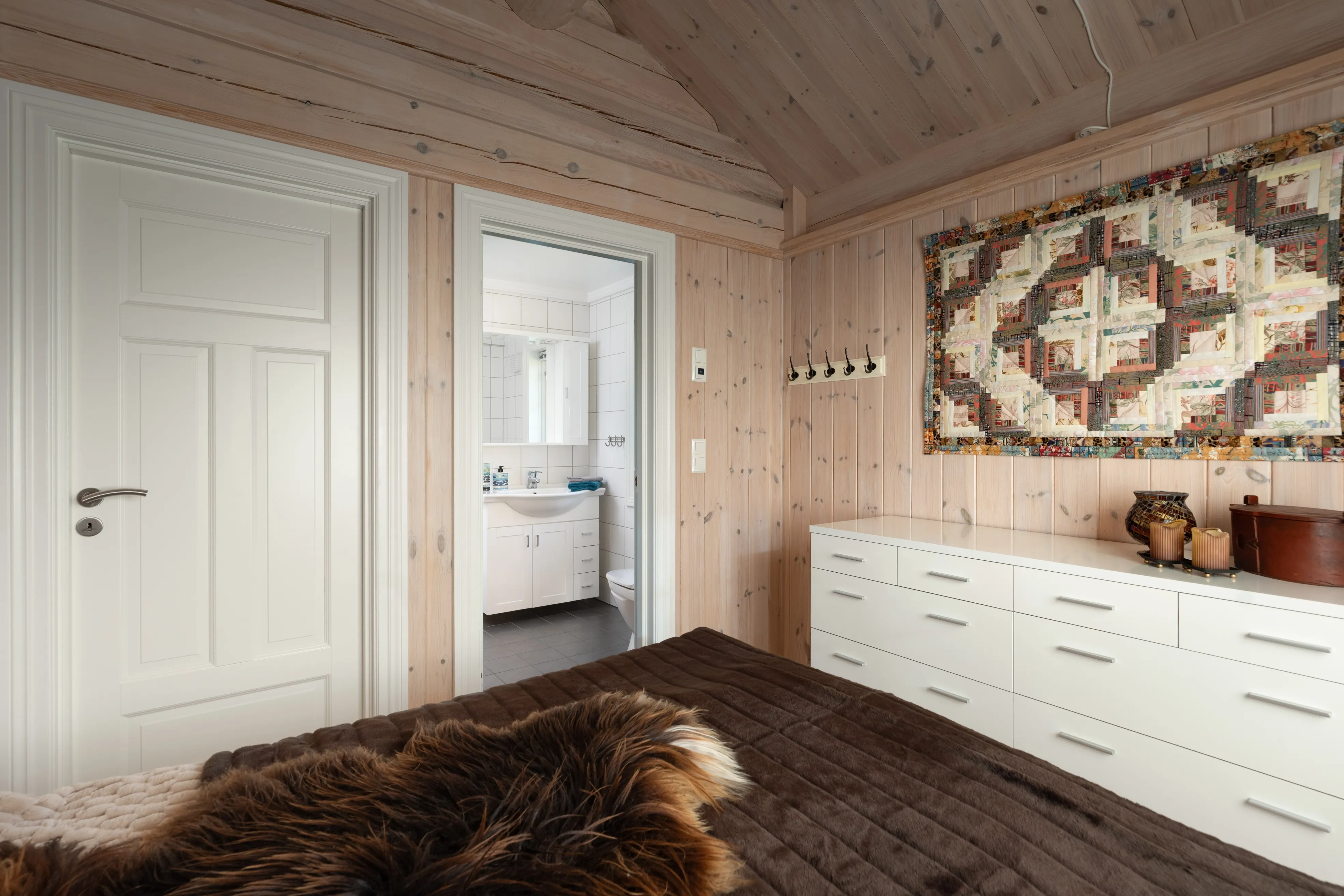 Spacious 4-Bedroom Cabin with Mountain Vistas in Hallingdal, Norway - View image 18 of 37