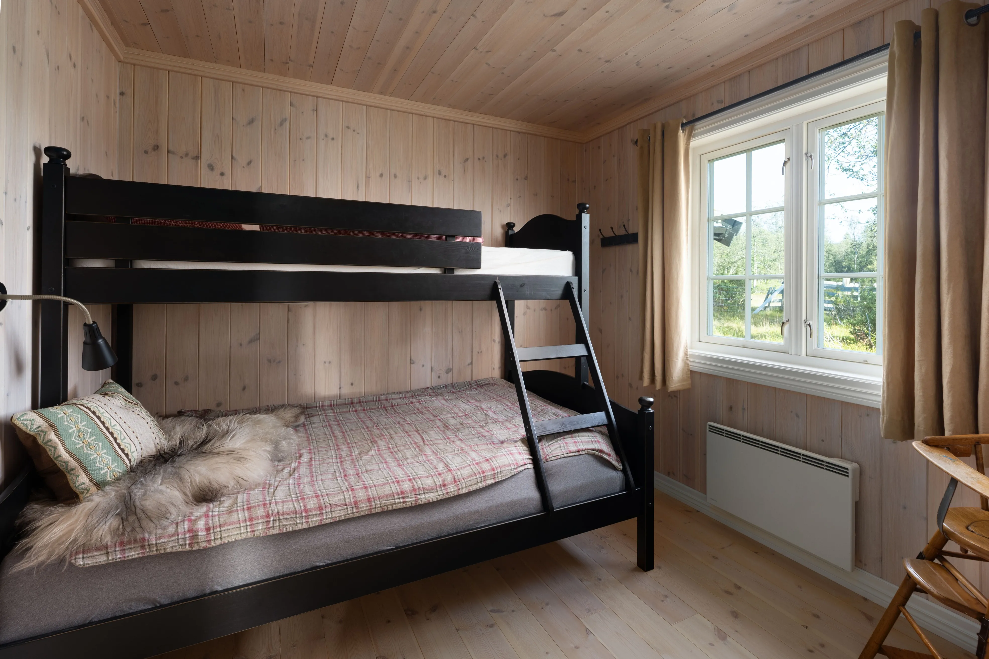 Spacious 4-Bedroom Cabin with Mountain Vistas in Hallingdal, Norway - View image 22 of 37