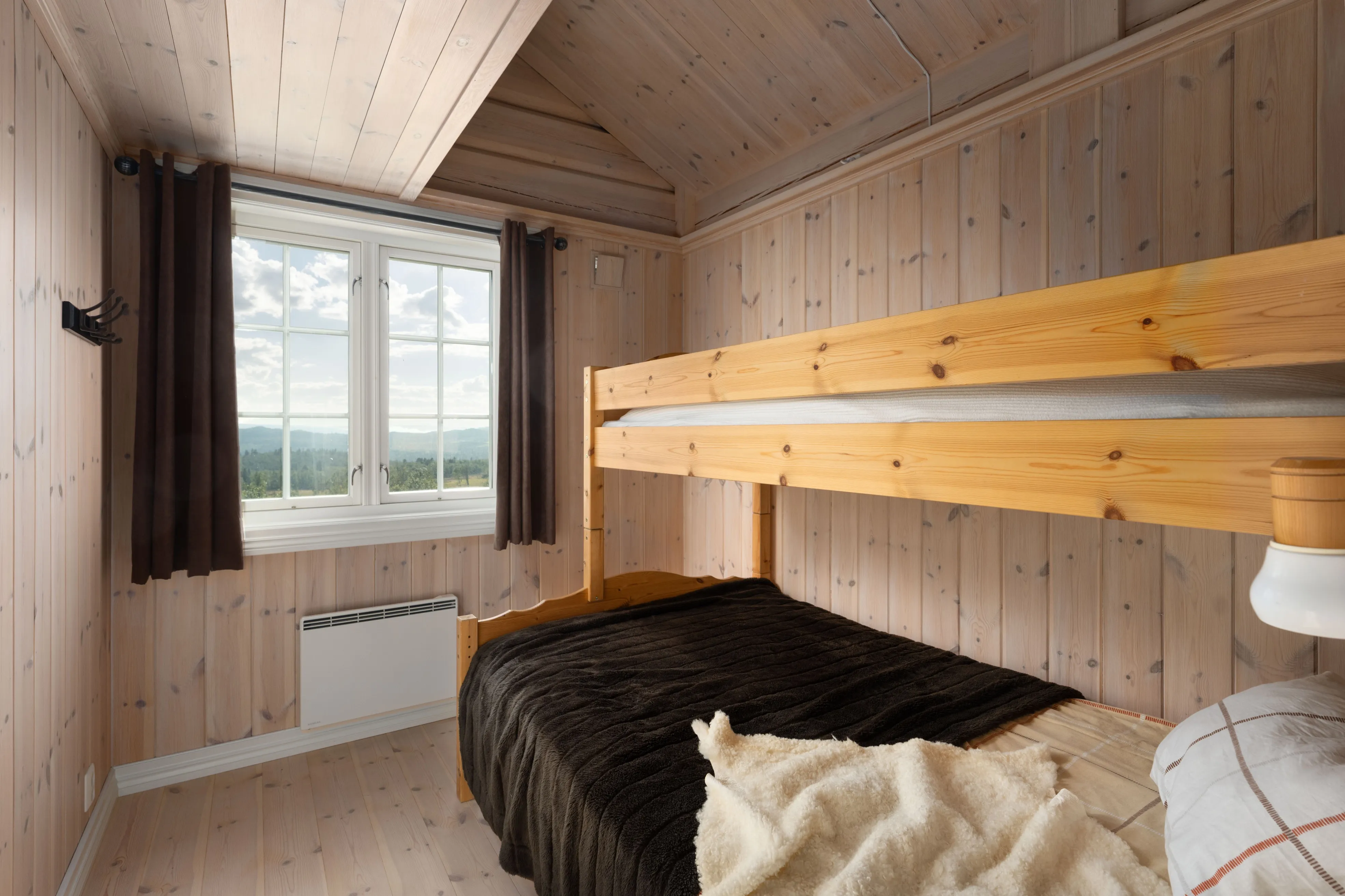 Spacious 4-Bedroom Cabin with Mountain Vistas in Hallingdal, Norway - View image 23 of 37