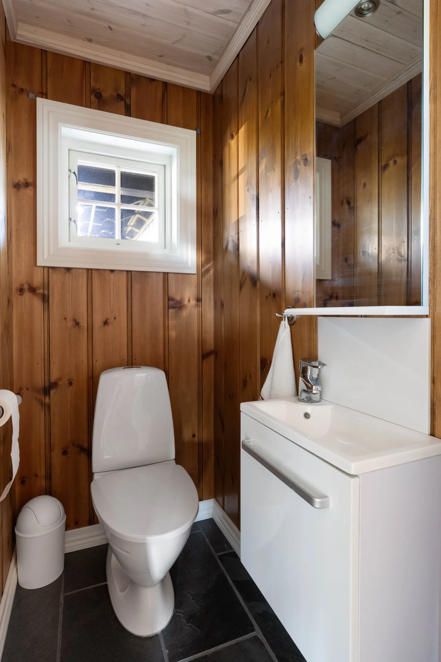 Spacious 4-Bedroom Cabin with Mountain Vistas in Hallingdal, Norway - View image 26 of 37