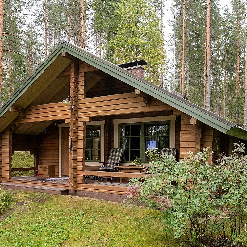 Cosy 1980s Cabin with Expansive Lot in Uurainen, Finland