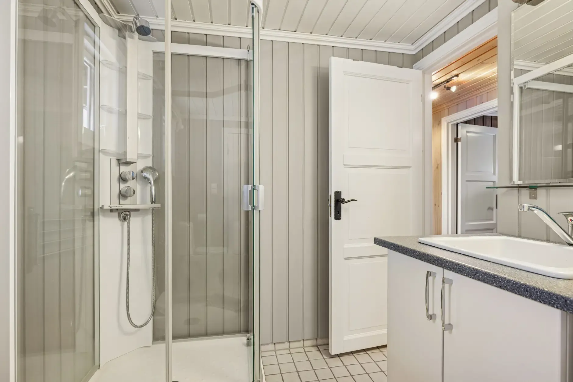 Furnished 4-Bedroom Country Retreat Near Ski Trails and Lake in Norway - View image 22 of 30