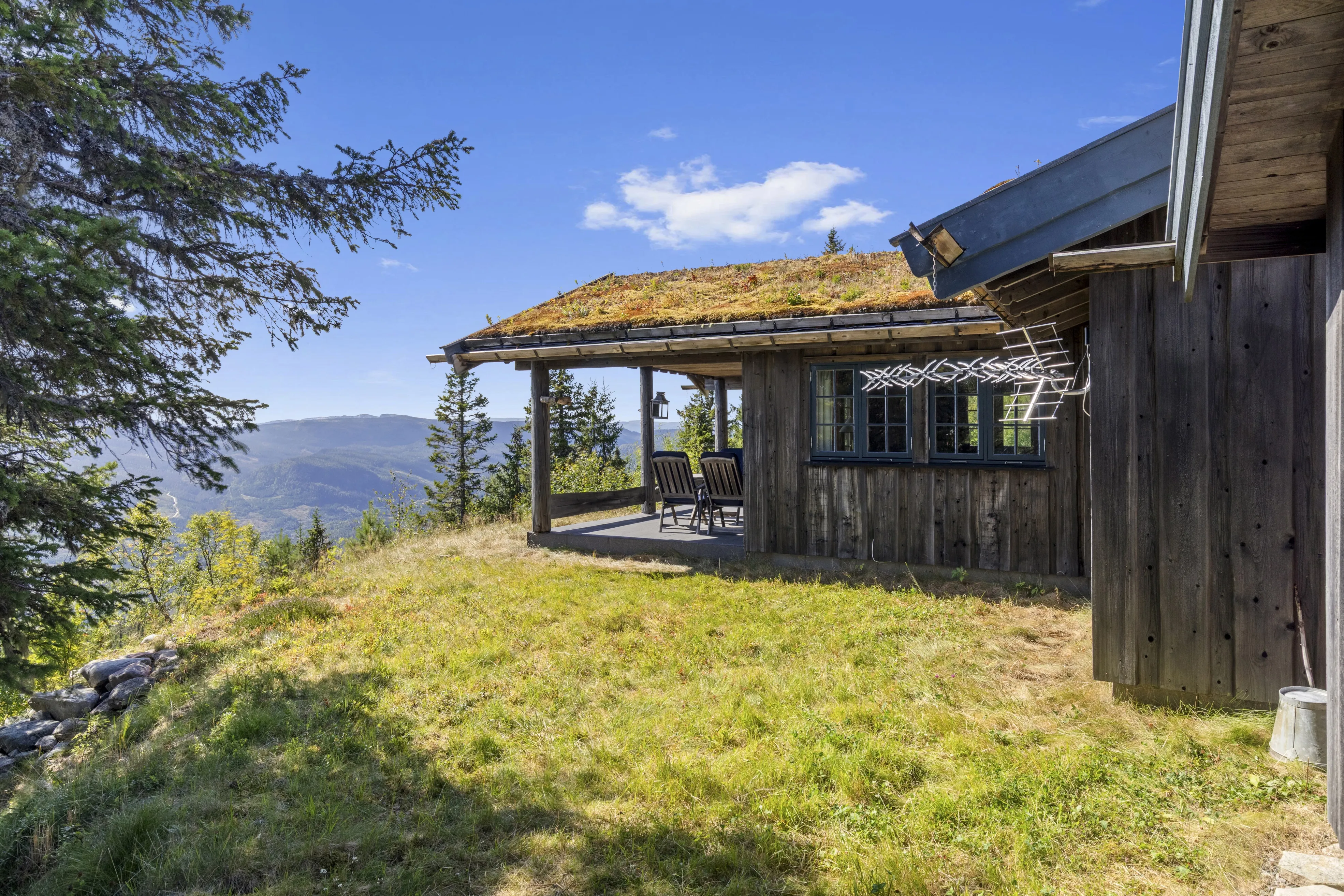 Contemporary 3-Bedroom Cabin with Sauna and Terrace in Scenic Eggedal - Image 2
