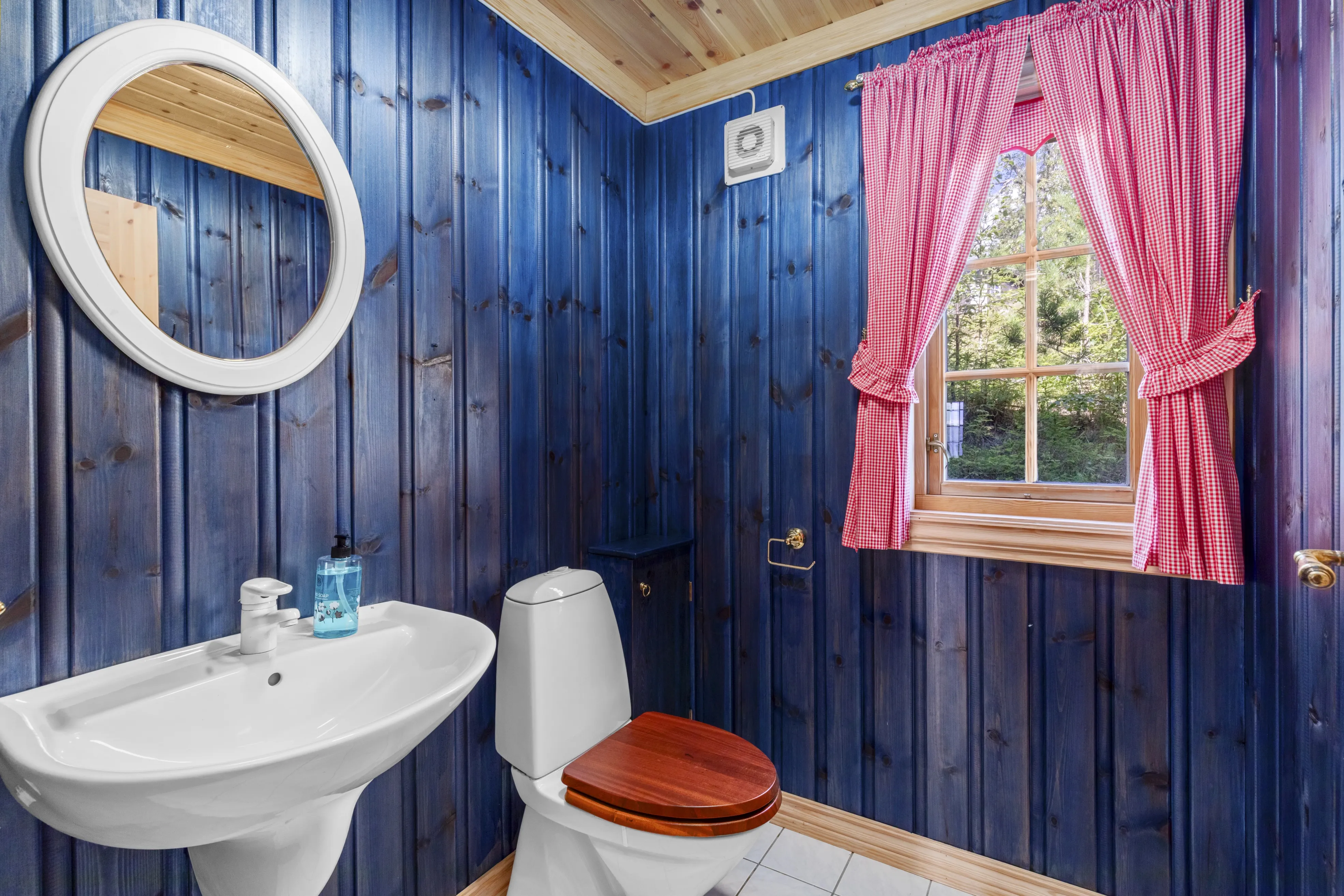Contemporary 3-Bedroom Cabin with Sauna and Terrace in Scenic Eggedal - View image 34 of 50