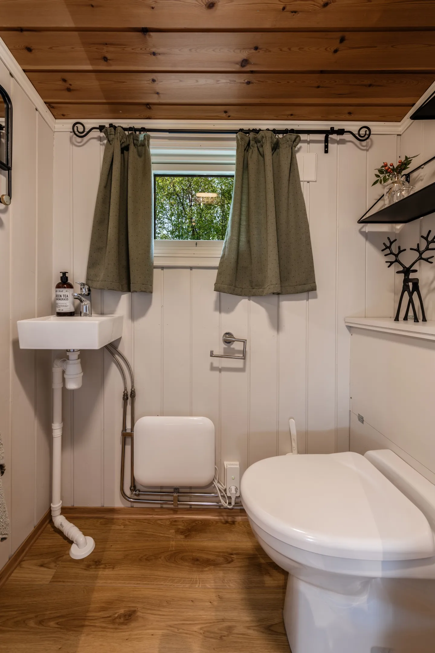 1960s Norwegian Cabin with Spacious Terrace and Scenic Gol Location - View image 17 of 40