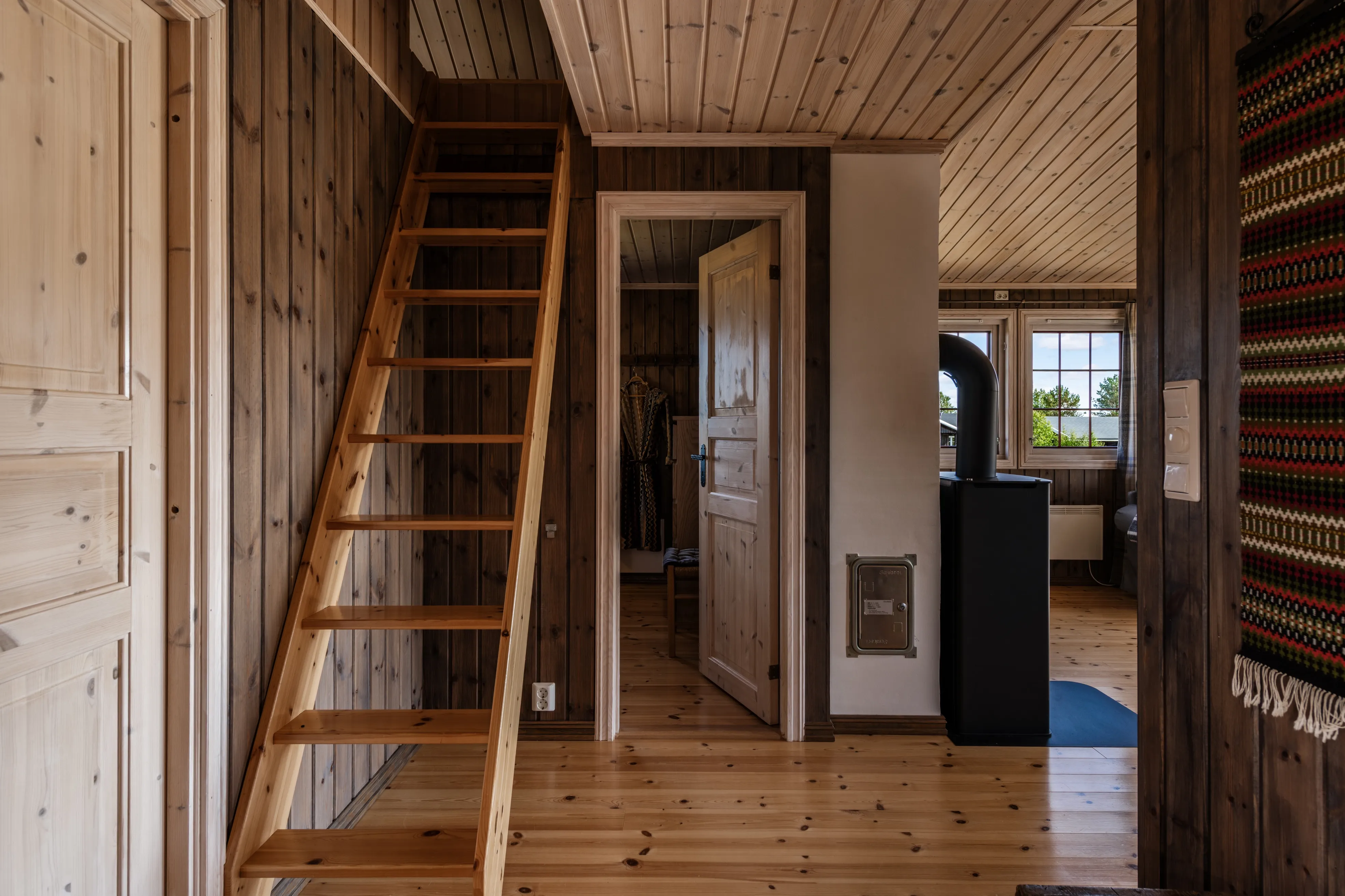 1960s Norwegian Cabin with Spacious Terrace and Scenic Gol Location - View image 24 of 40