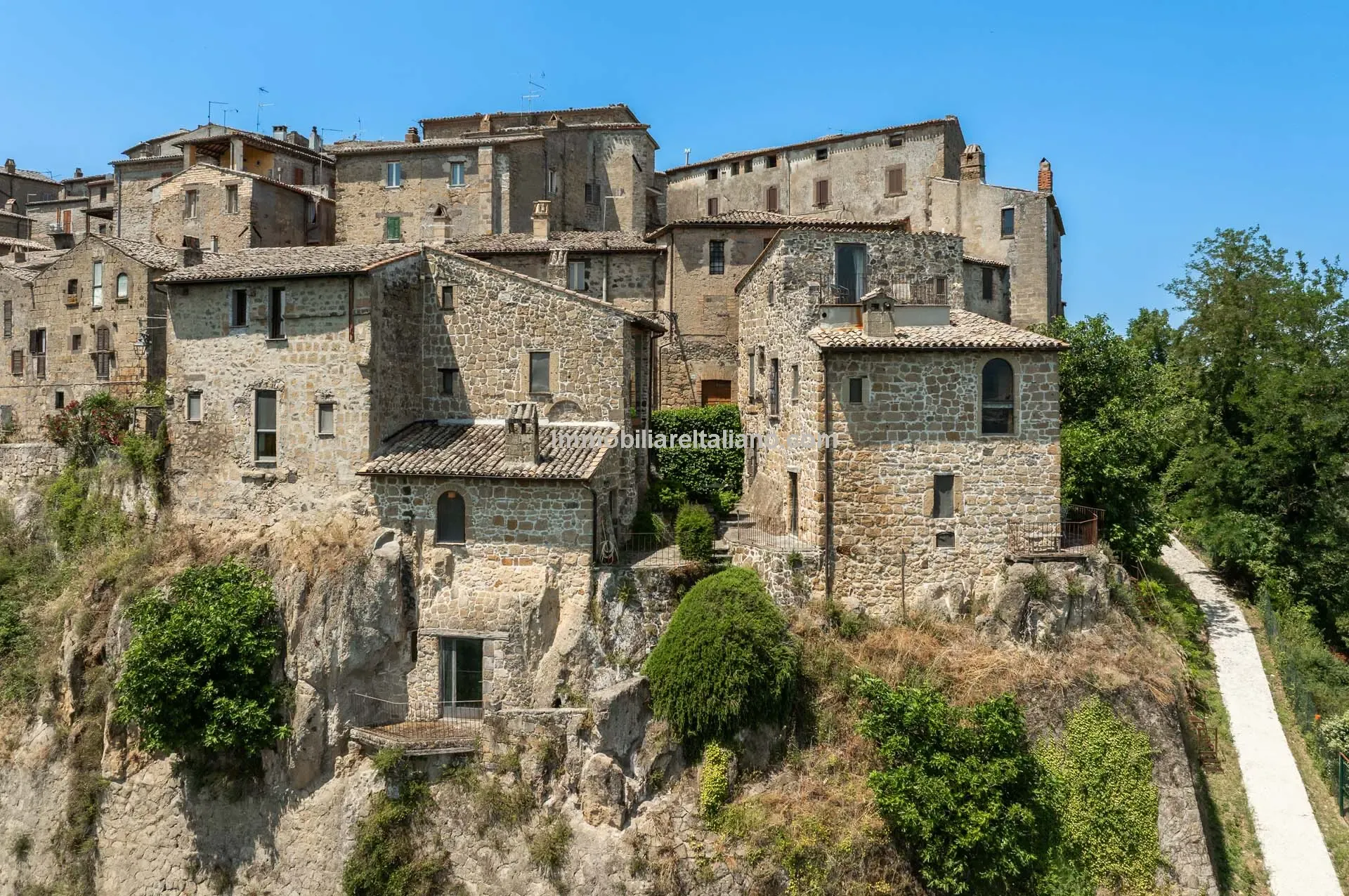 Maisons jumelées avec piscine et jardin dans la ville historique de Civitella d’Agliano - Image 1