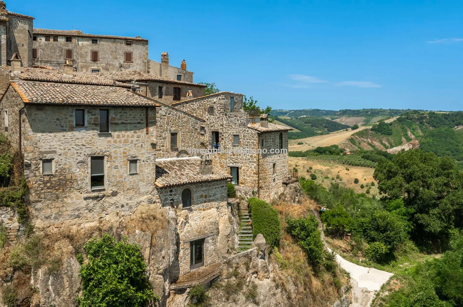 Maisons jumelées avec piscine et jardin dans la ville historique de Civitella d’Agliano - Image 2