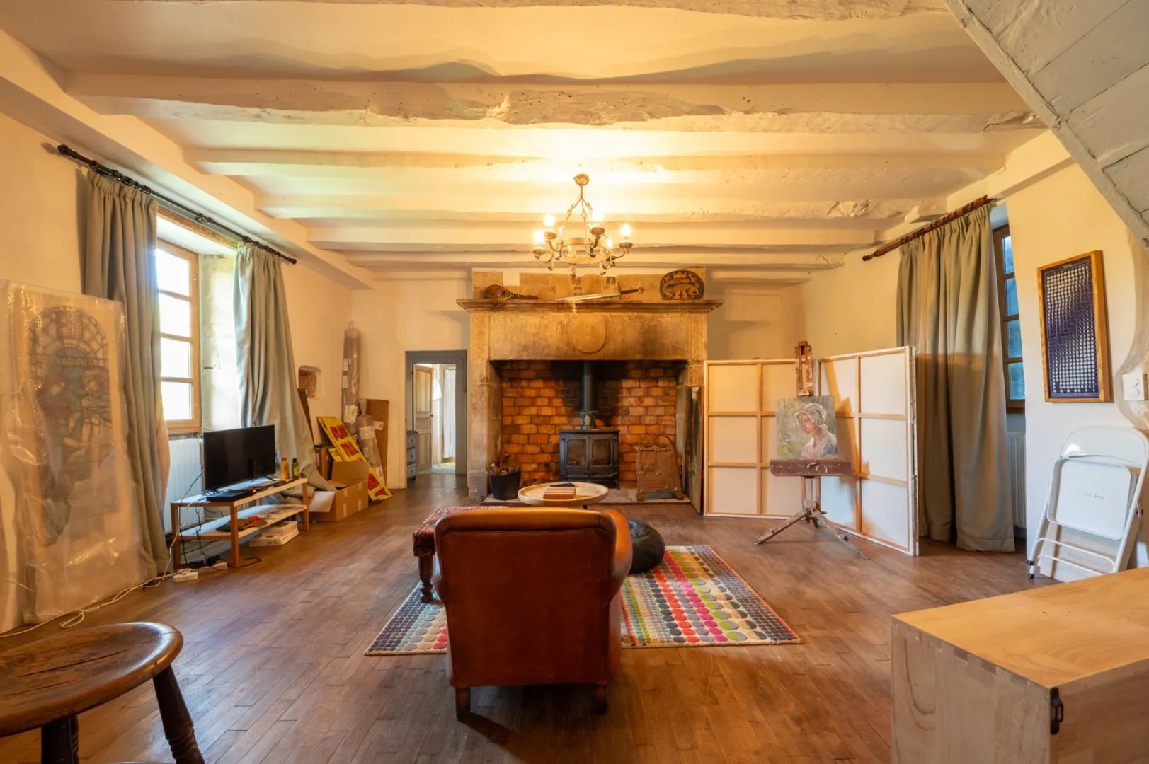 Spacious 5-Bedroom House with Pool and Expansive Grounds in Gourdon, France - View image 15 of 37