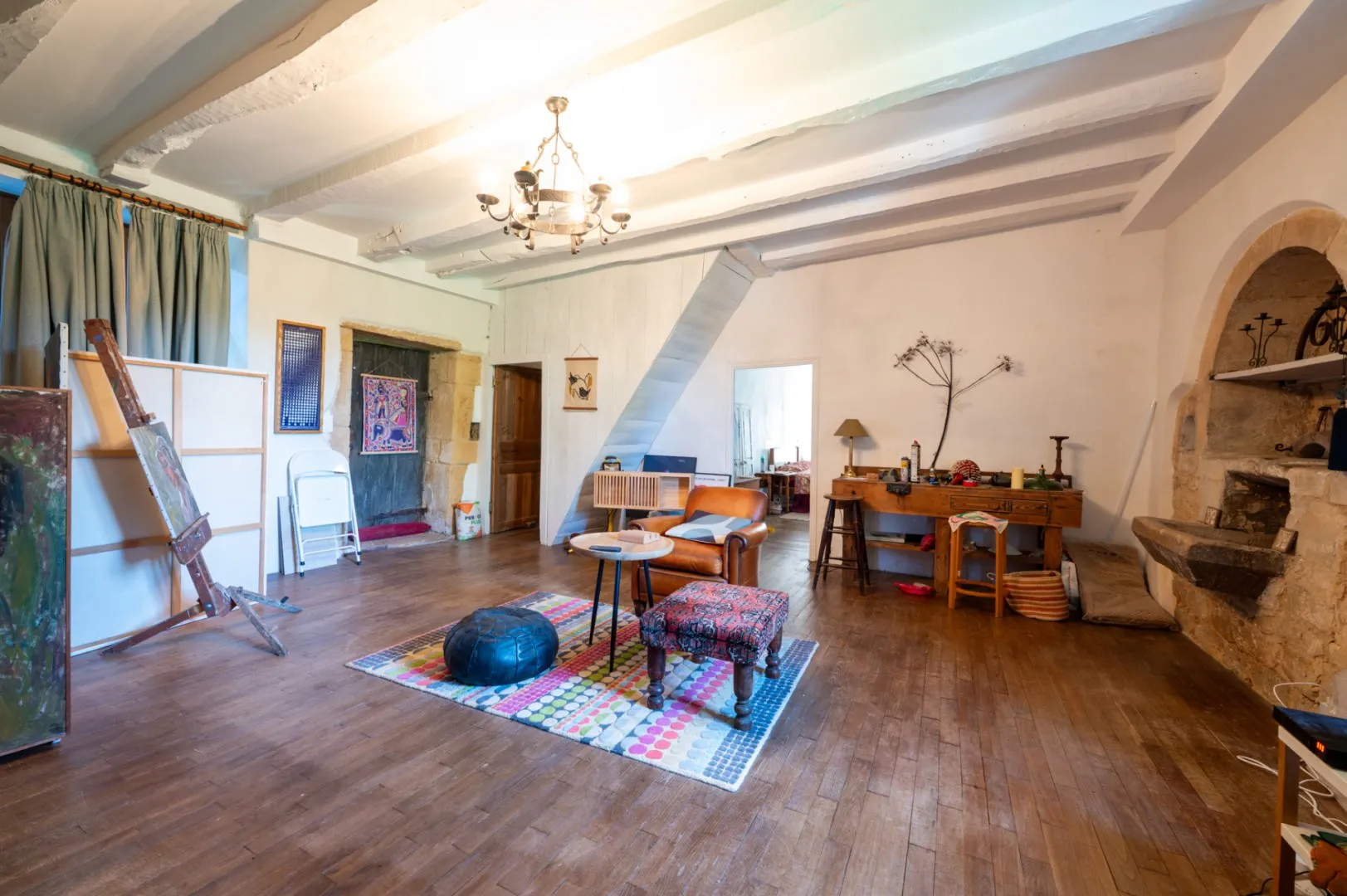 Spacious 5-Bedroom House with Pool and Expansive Grounds in Gourdon, France - View image 18 of 37