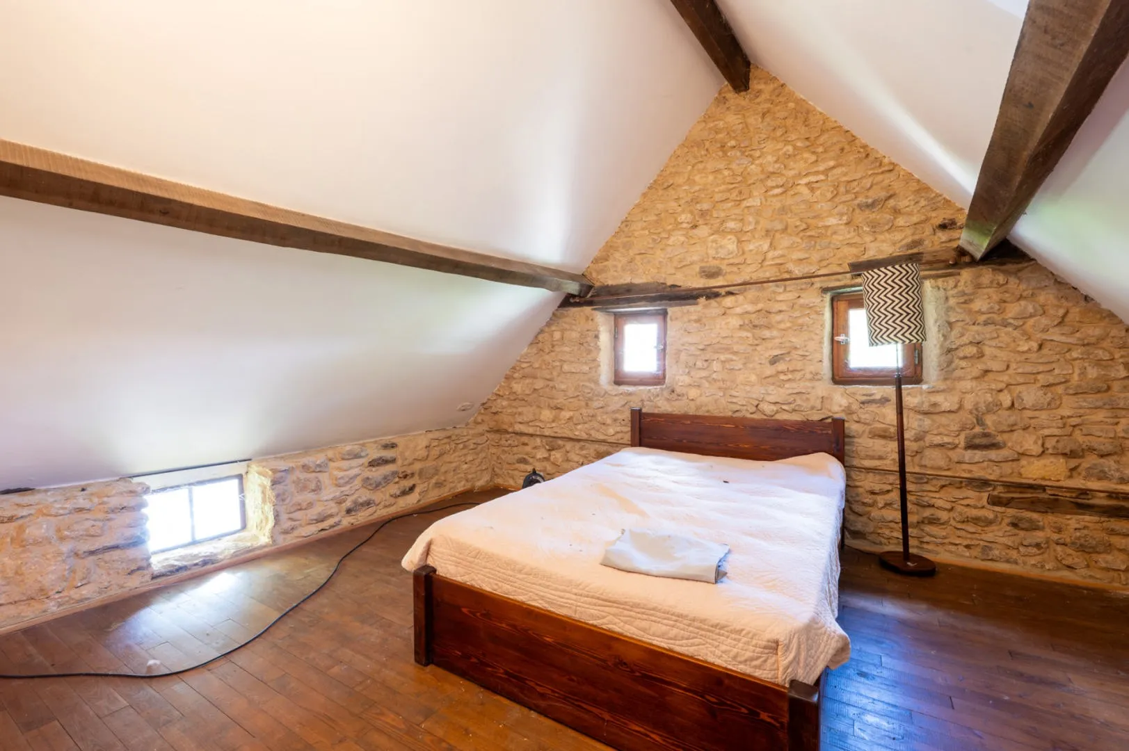 Spacious 5-Bedroom House with Pool and Expansive Grounds in Gourdon, France - View image 26 of 37