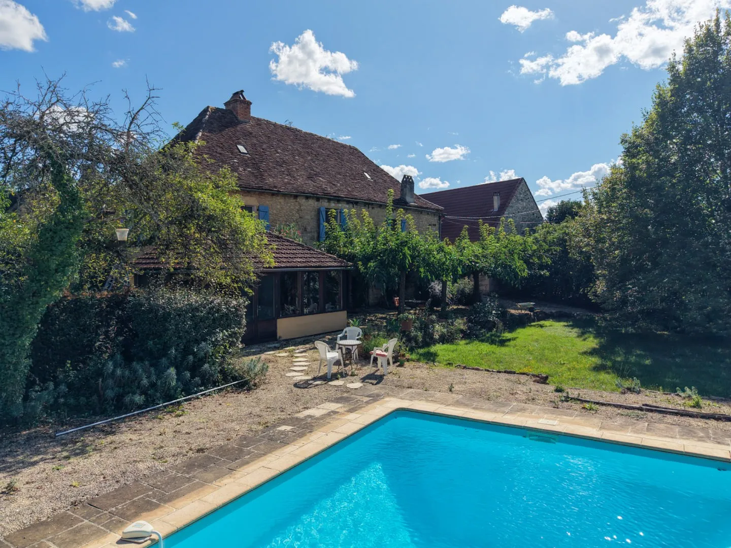 Spacious 5-Bedroom House with Pool and Expansive Grounds in Gourdon, France - View image 30 of 37