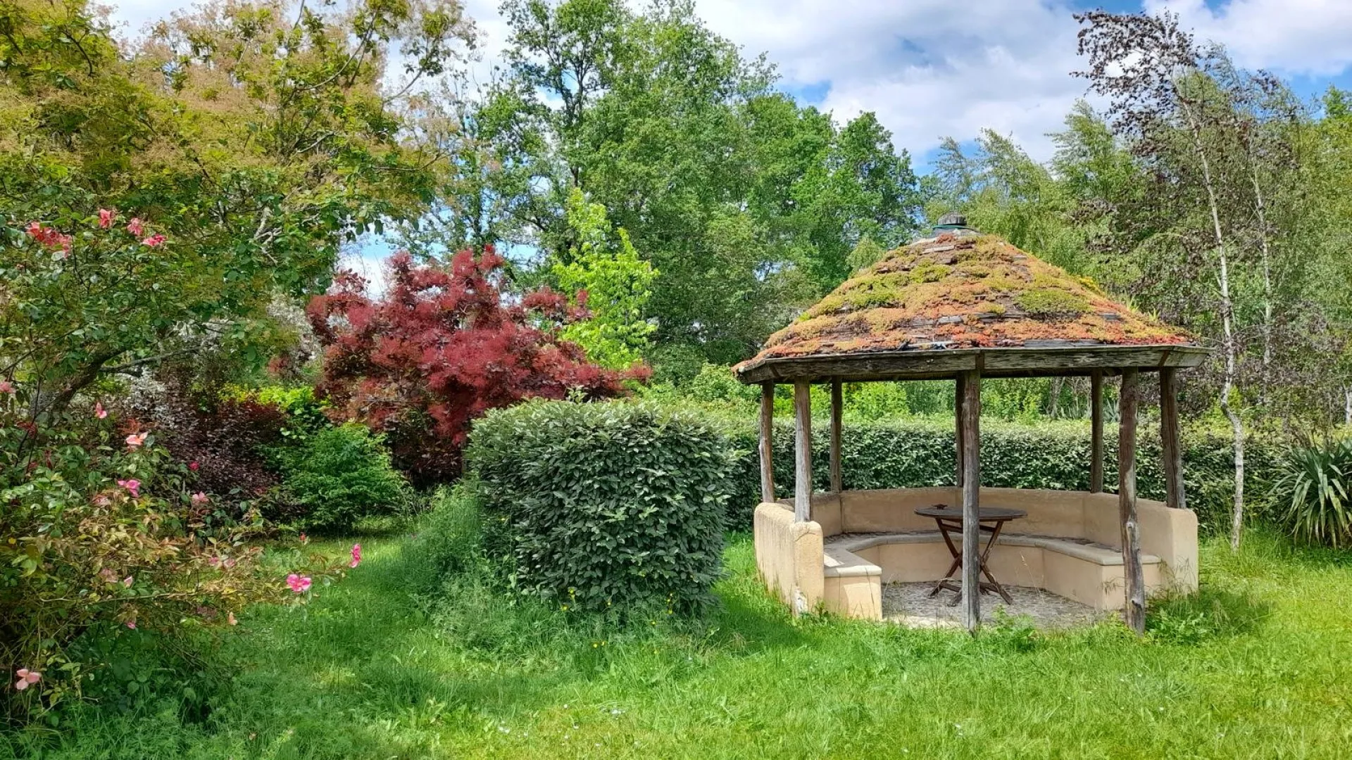 Spacious 5-Bedroom House with Pool and Expansive Grounds in Gourdon, France - View image 31 of 37