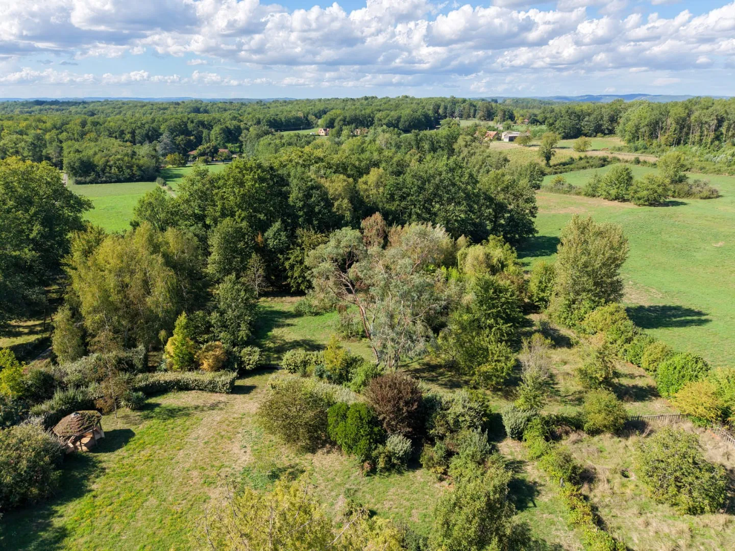 Spacious 5-Bedroom House with Pool and Expansive Grounds in Gourdon, France - View image 32 of 37