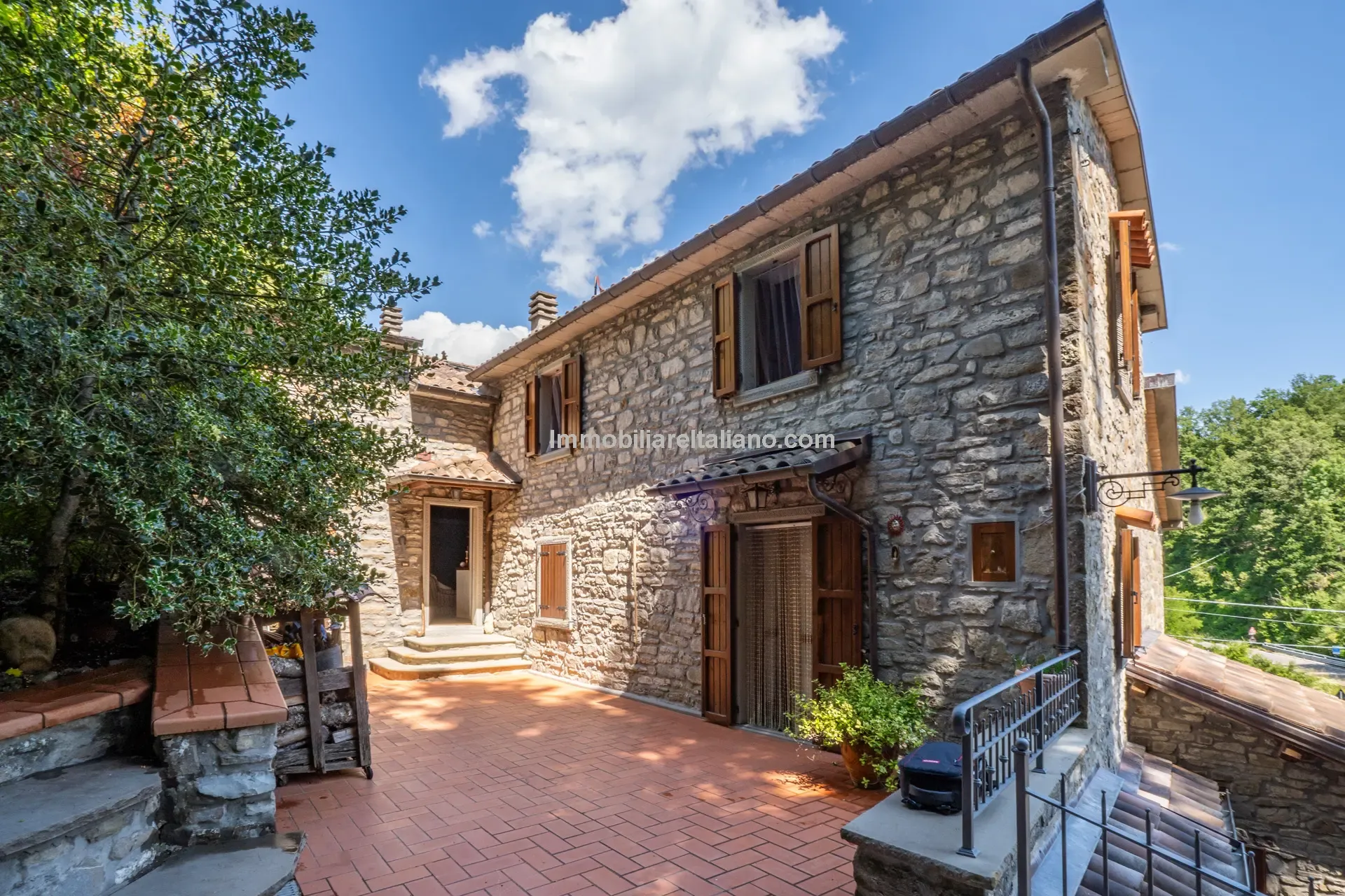 Restored Tuscan Farmhouse with Garden and Garage Near Badia Tedalda - Image 1