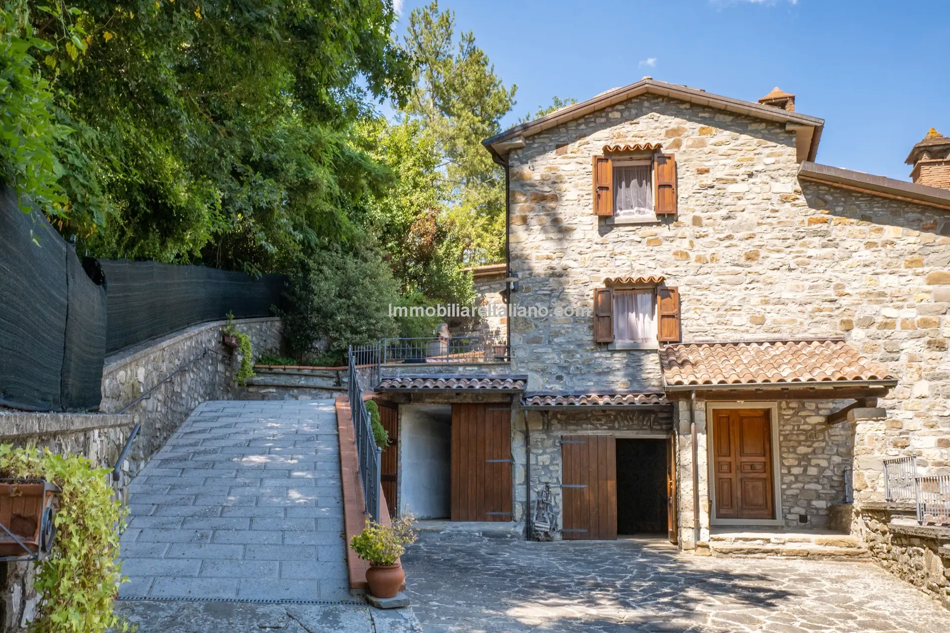 Restored Tuscan Farmhouse with Garden and Garage Near Badia Tedalda - Image 2