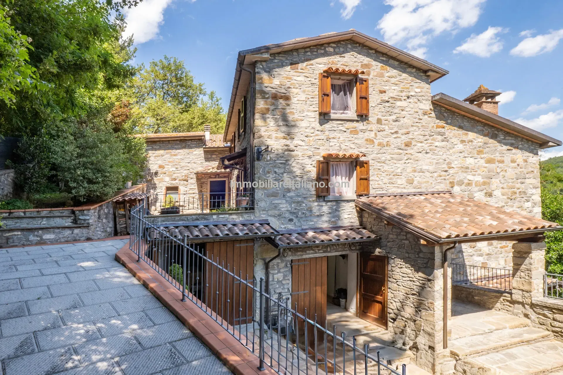 Restored Tuscan Farmhouse with Garden and Garage Near Badia Tedalda - Image 5