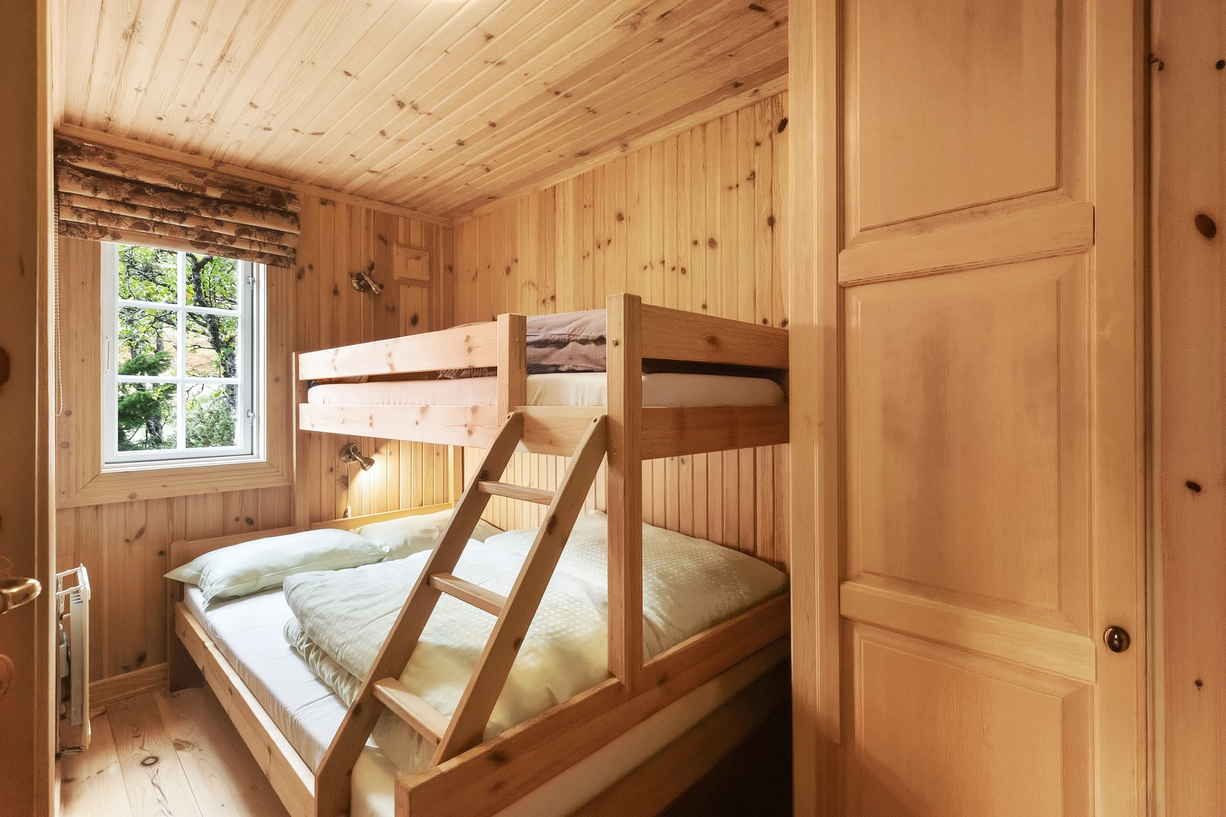 Modern 3-Bedroom Cabin in Viken with Panoramic Views and Sauna - View image 24 of 55