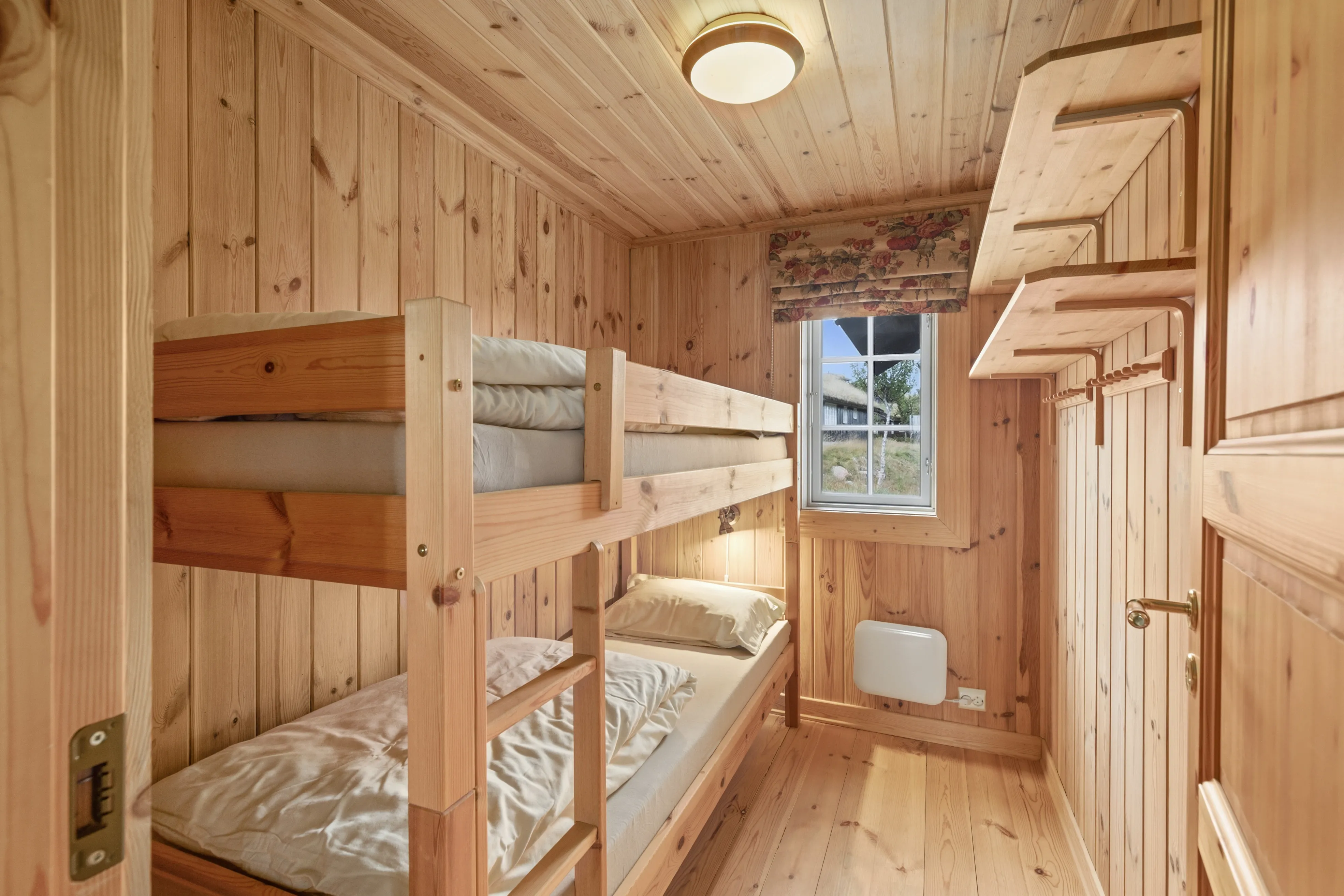 Modern 3-Bedroom Cabin in Viken with Panoramic Views and Sauna - View image 25 of 55