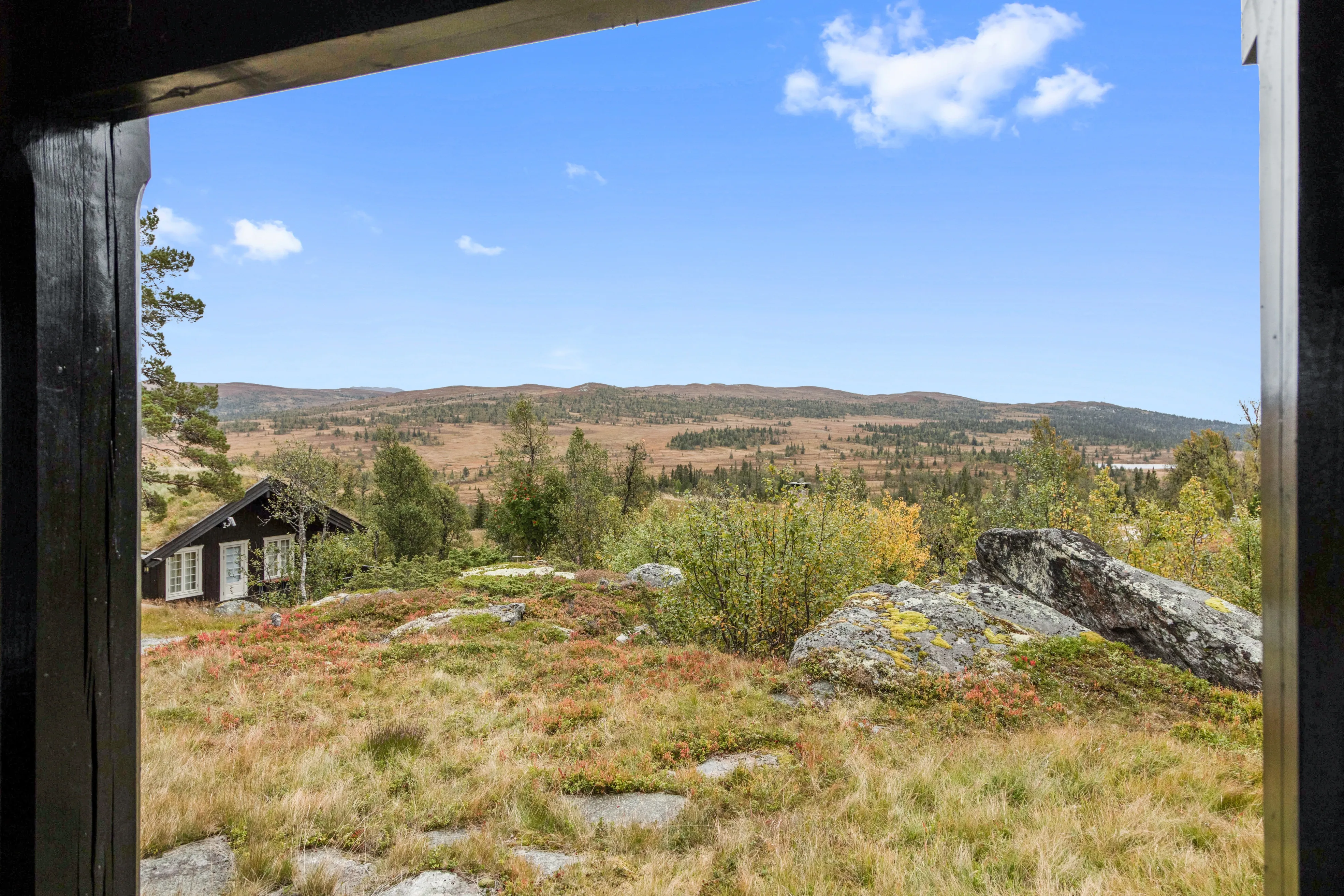 Modern 3-Bedroom Cabin in Viken with Panoramic Views and Sauna - View image 34 of 55