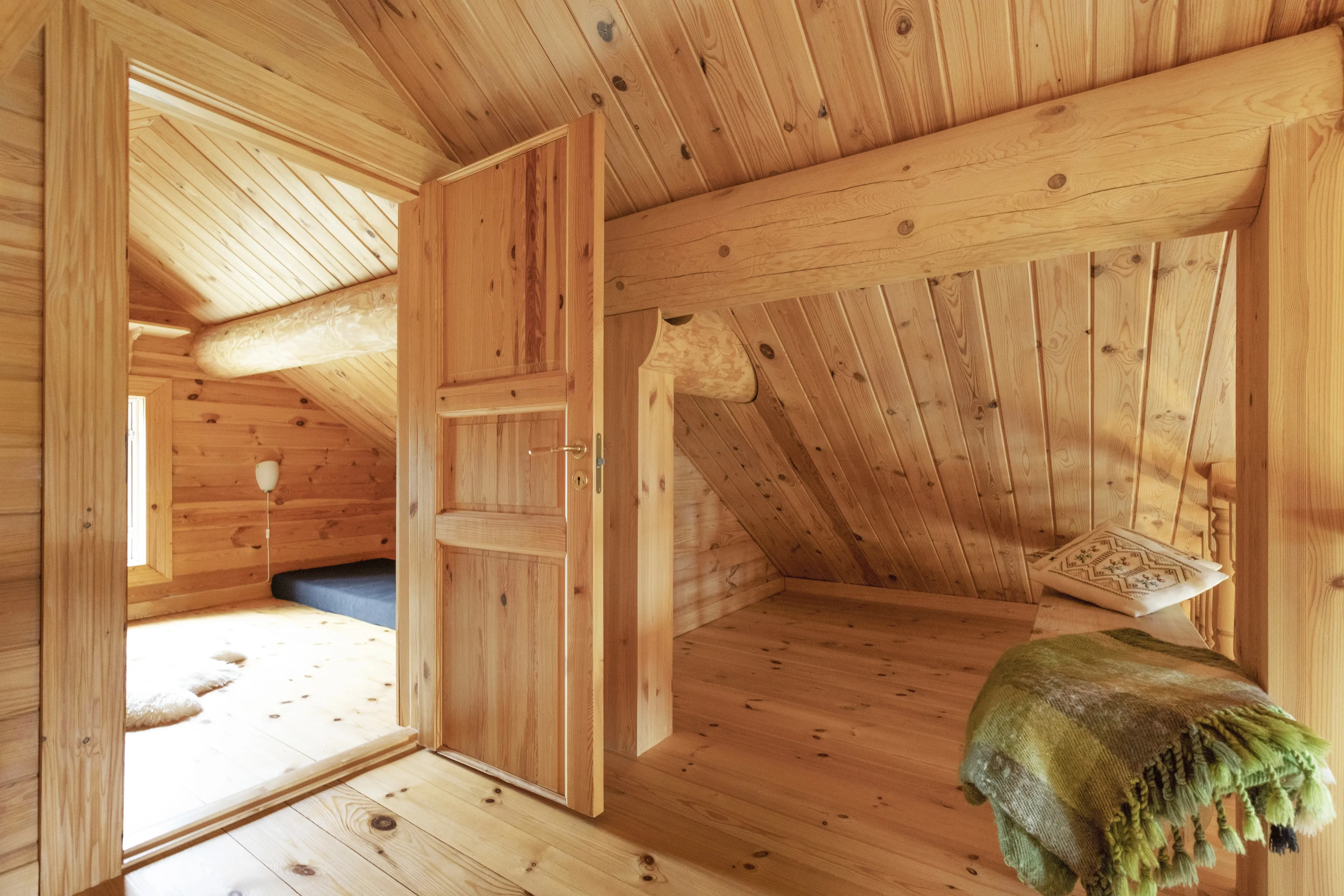 Modern 3-Bedroom Cabin in Viken with Panoramic Views and Sauna - View image 38 of 55