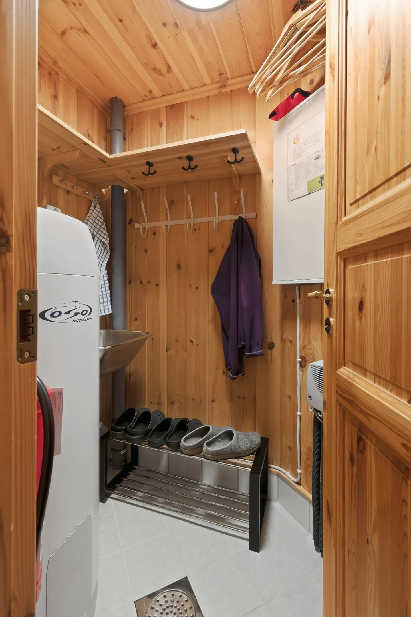 Modern 3-Bedroom Cabin in Viken with Panoramic Views and Sauna - View image 40 of 55