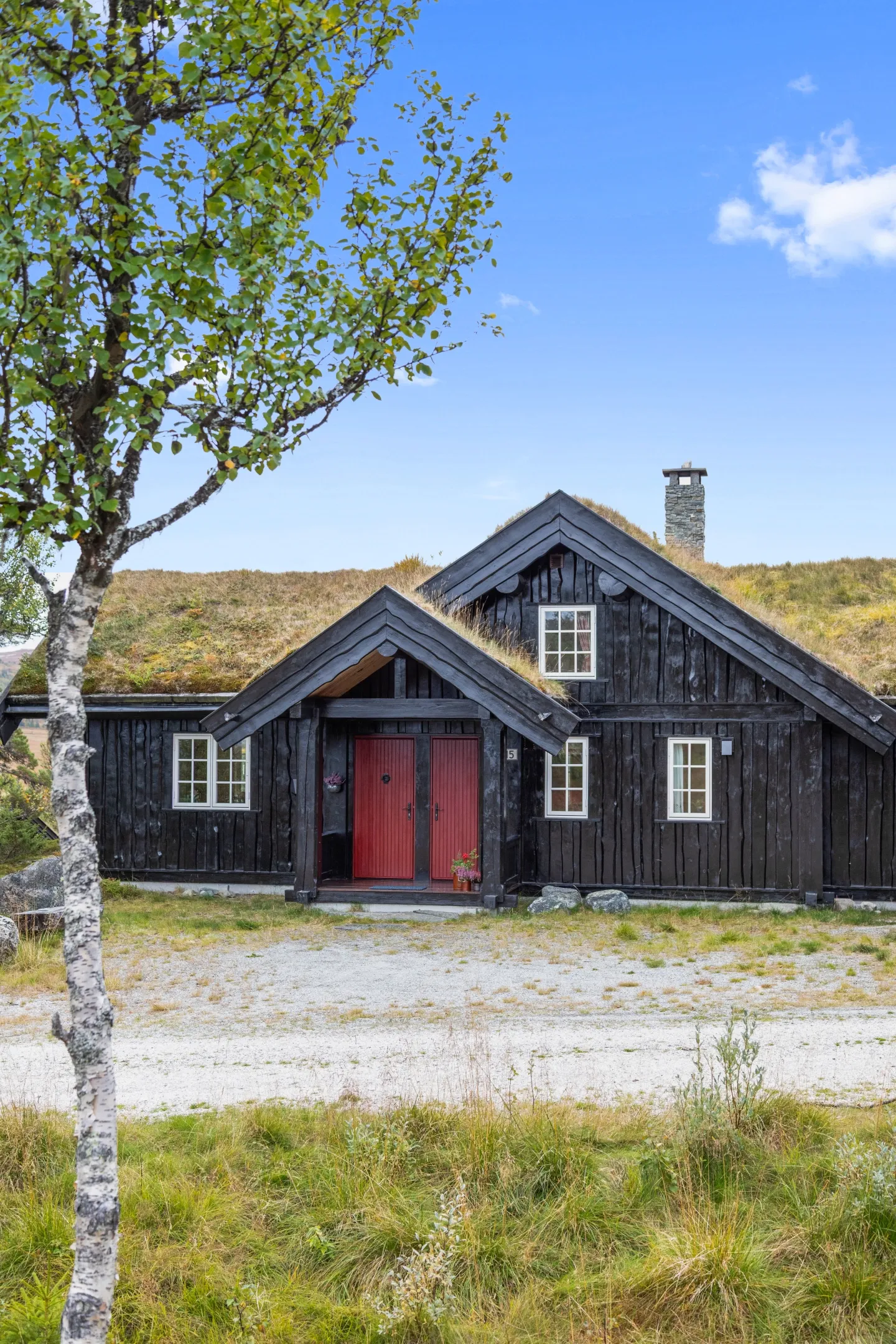 Modern 3-Bedroom Cabin in Viken with Panoramic Views and Sauna - View image 42 of 55