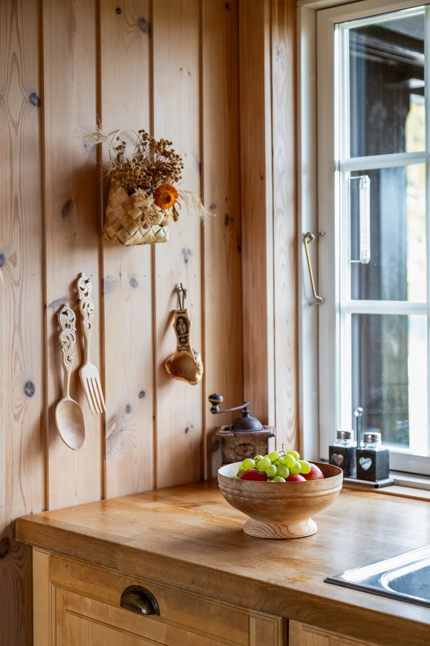 Modern 3-Bedroom Cabin in Viken with Panoramic Views and Sauna - View image 45 of 55