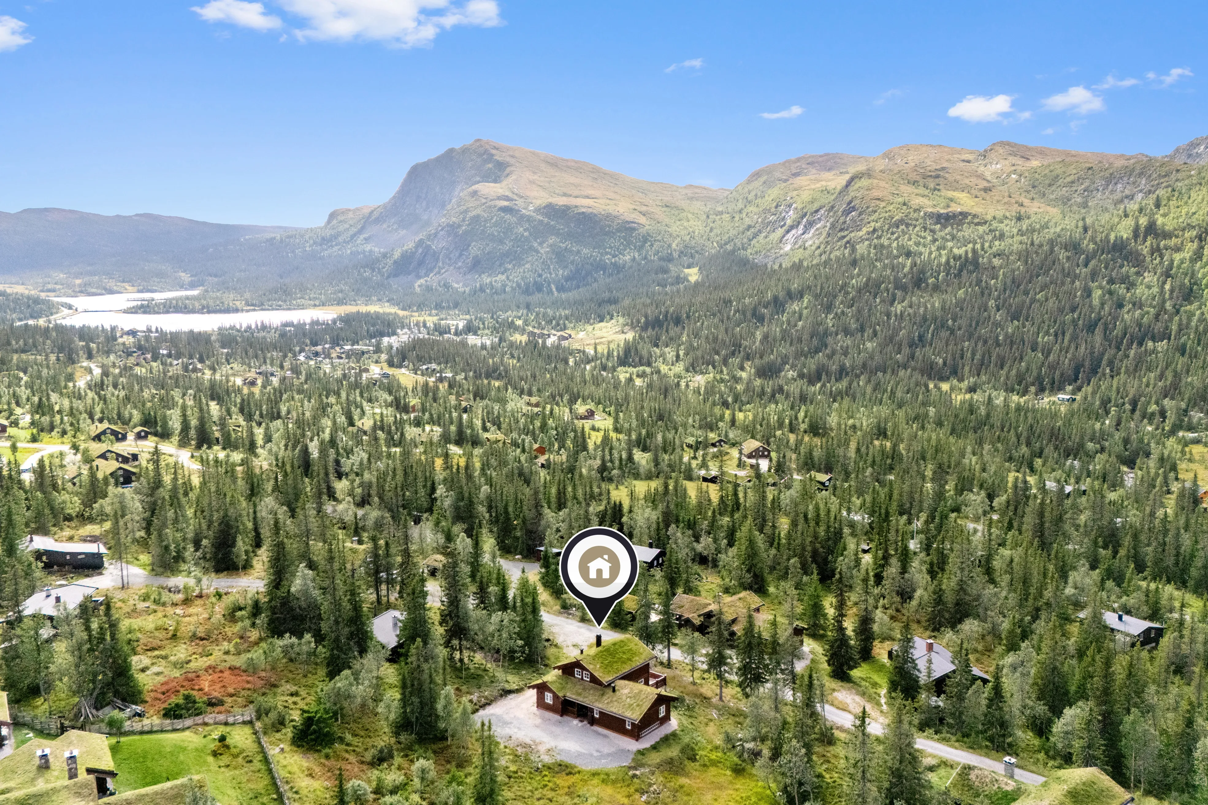 Contemporary 4-Bed Country House in Eggedal with Expansive Terrace - Image 2