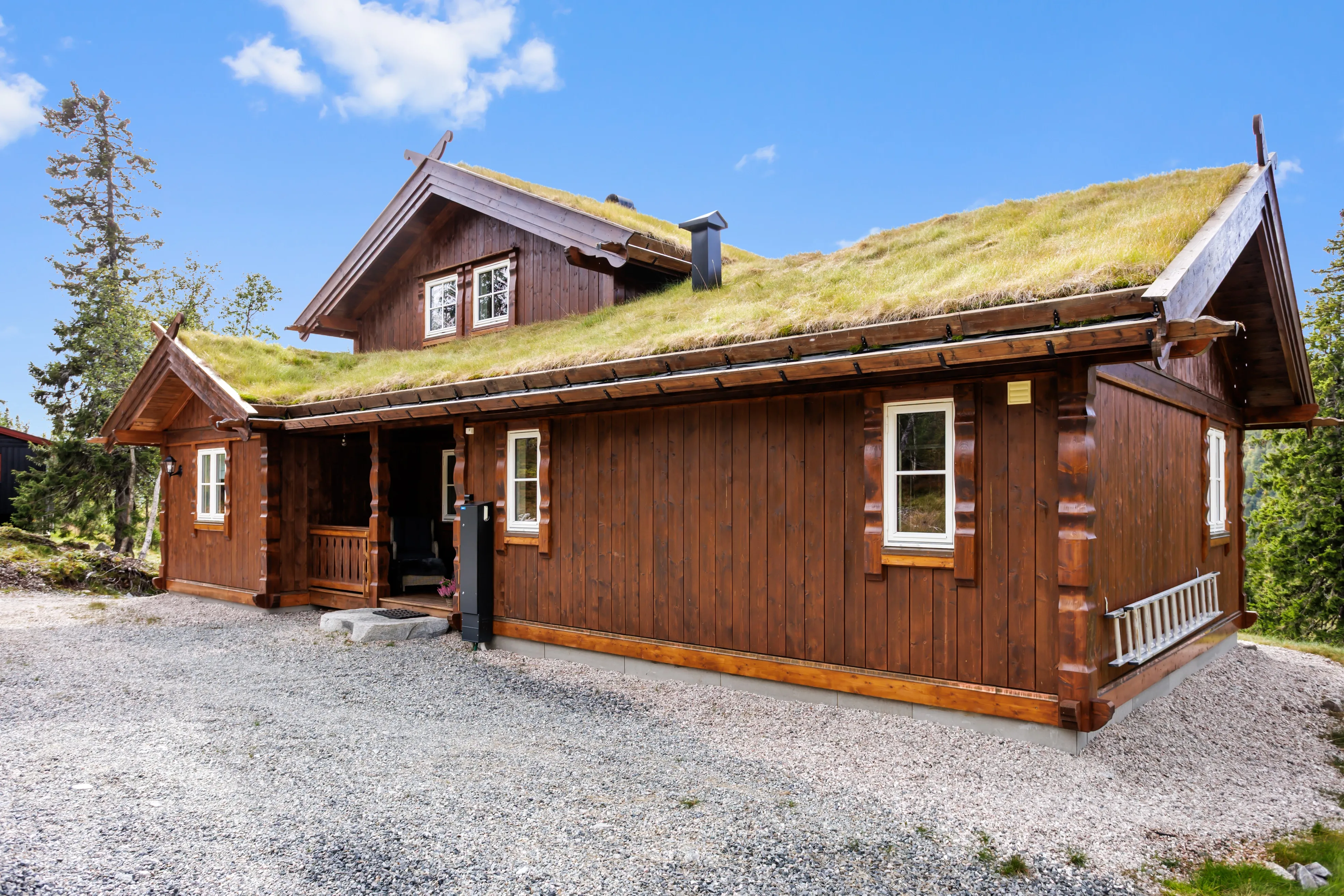 Contemporary 4-Bed Country House in Eggedal with Expansive Terrace - Image 3