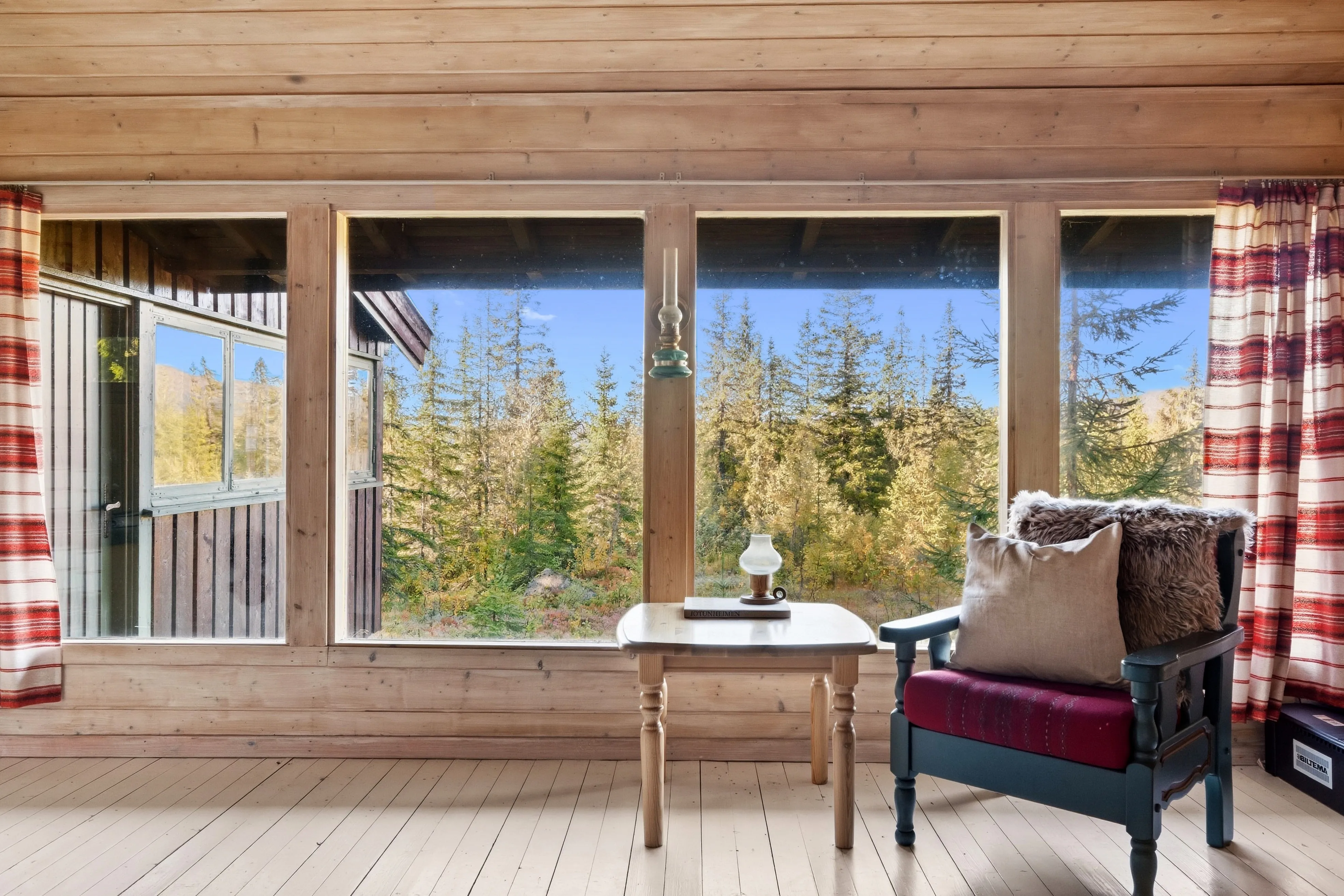 1960s Furnished Cabin with Expansive Lot in Flå, Norway - View image 8 of 37