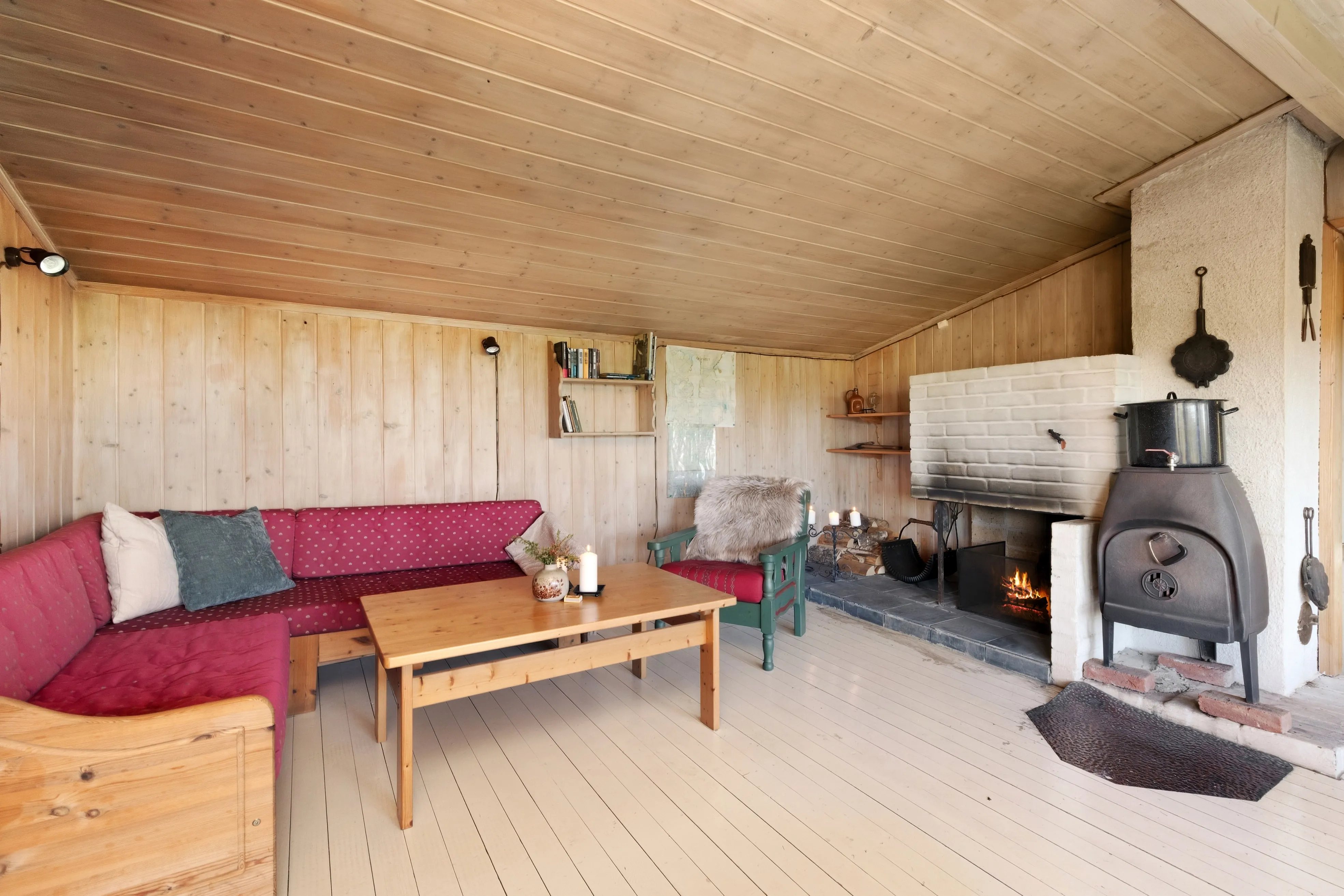 1960s Furnished Cabin with Expansive Lot in Flå, Norway - View image 10 of 37