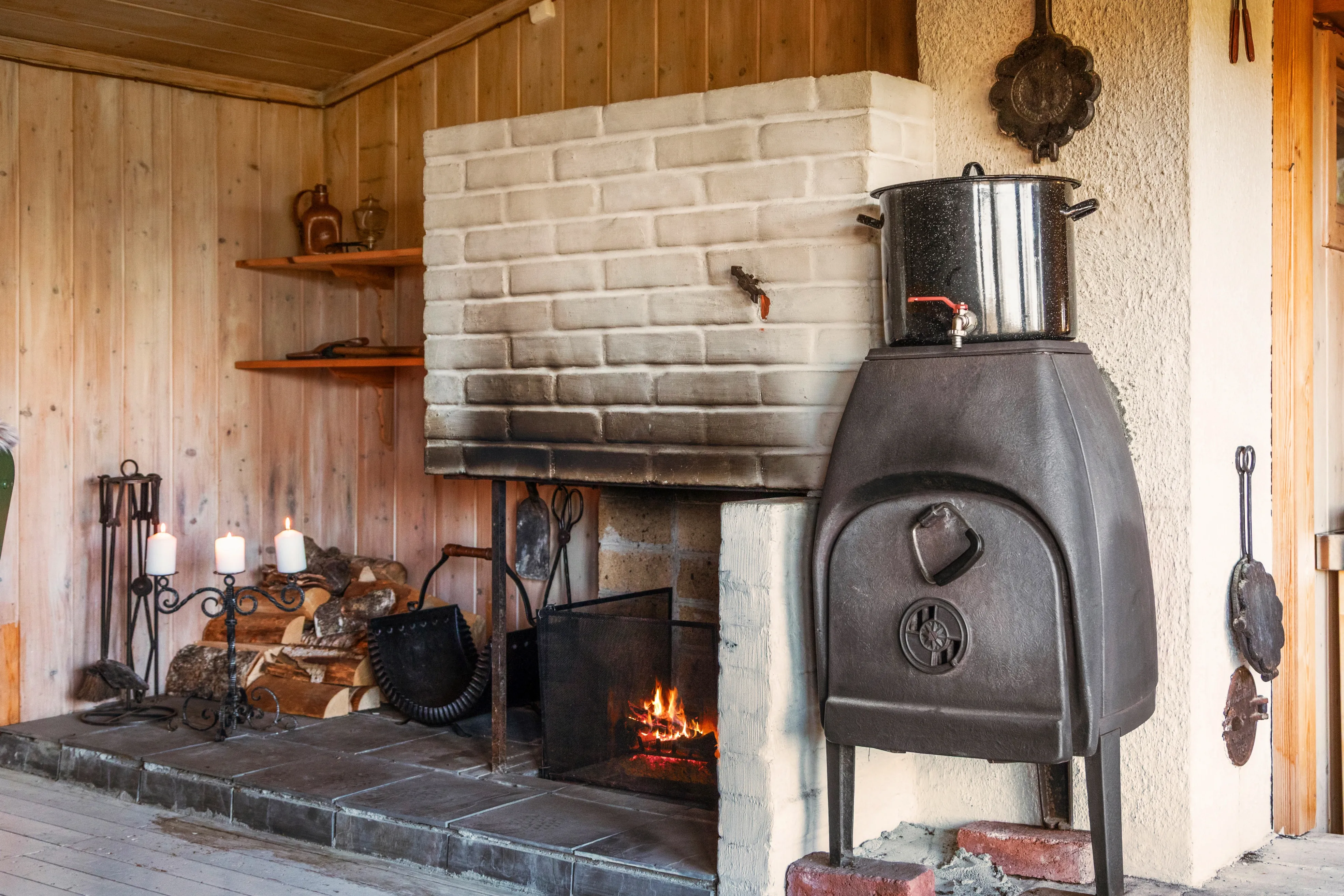 1960s Furnished Cabin with Expansive Lot in Flå, Norway - View image 11 of 37