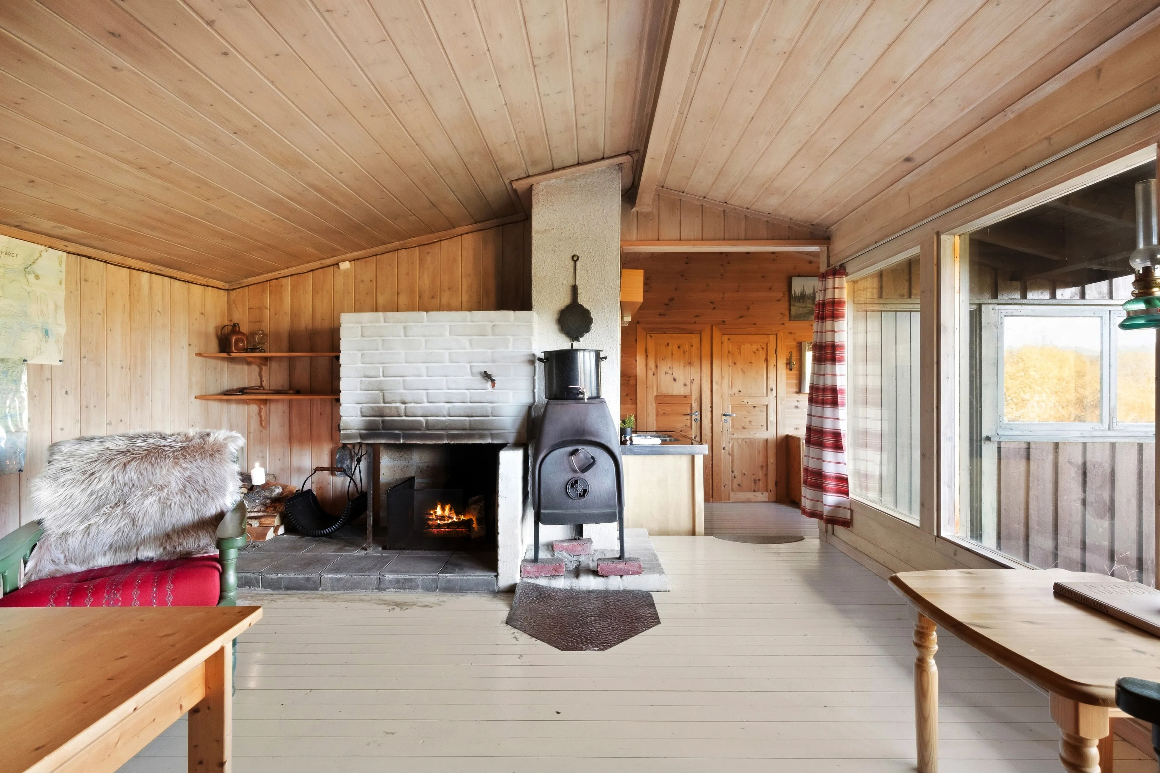 1960s Furnished Cabin with Expansive Lot in Flå, Norway - View image 12 of 37
